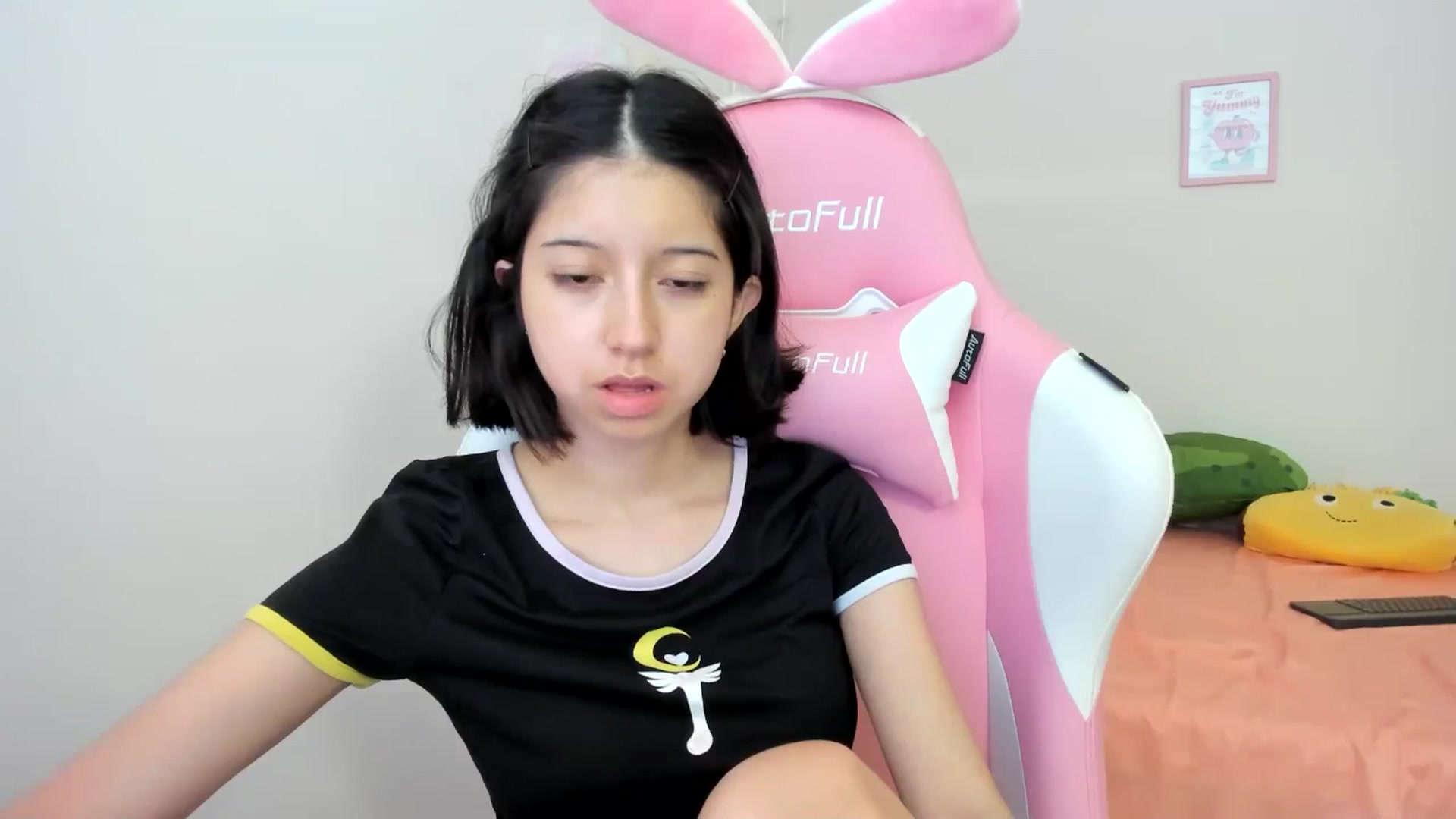 Gallery image thumbnail from Cherrycute666's myfreecams stream on, 08/05/2024, 24:19 image 6 of 20