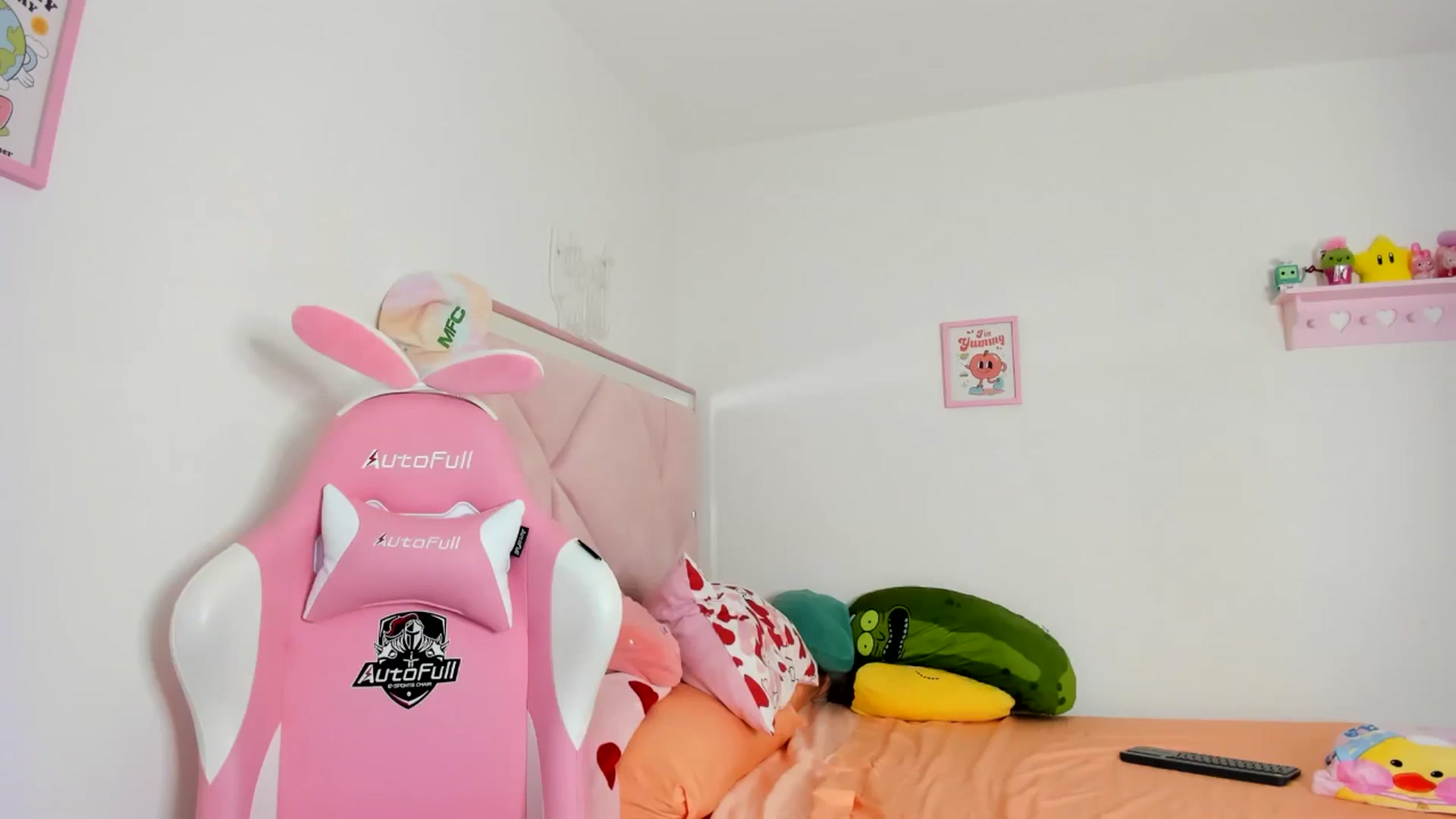 Gallery image thumbnail from Cherrycute666's myfreecams stream on, 08/05/2024, 02:27 image 2 of 20