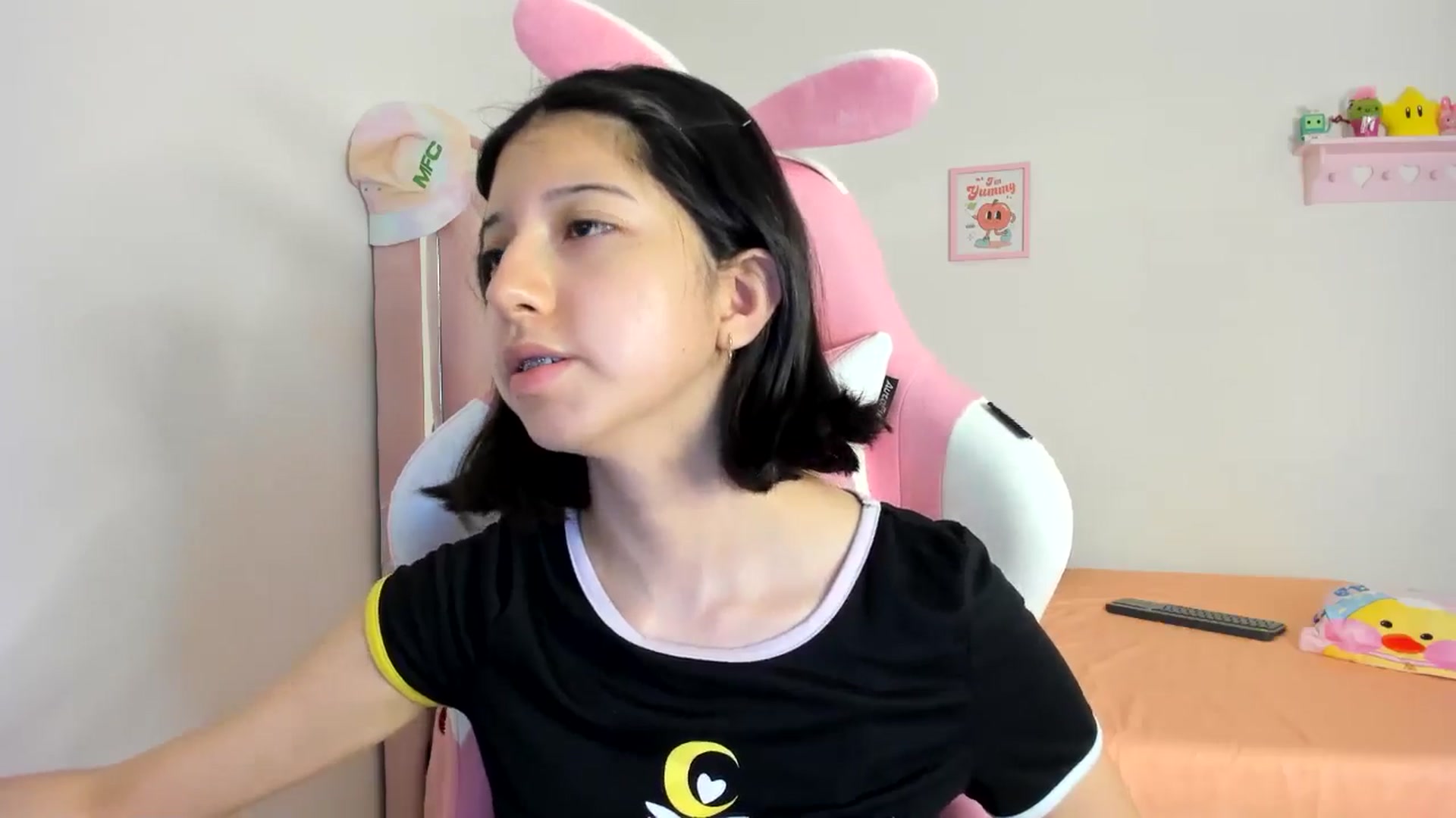 Gallery image thumbnail from Cherrycute666's myfreecams stream on, 08/05/2024, 05:24 image 17 of 20