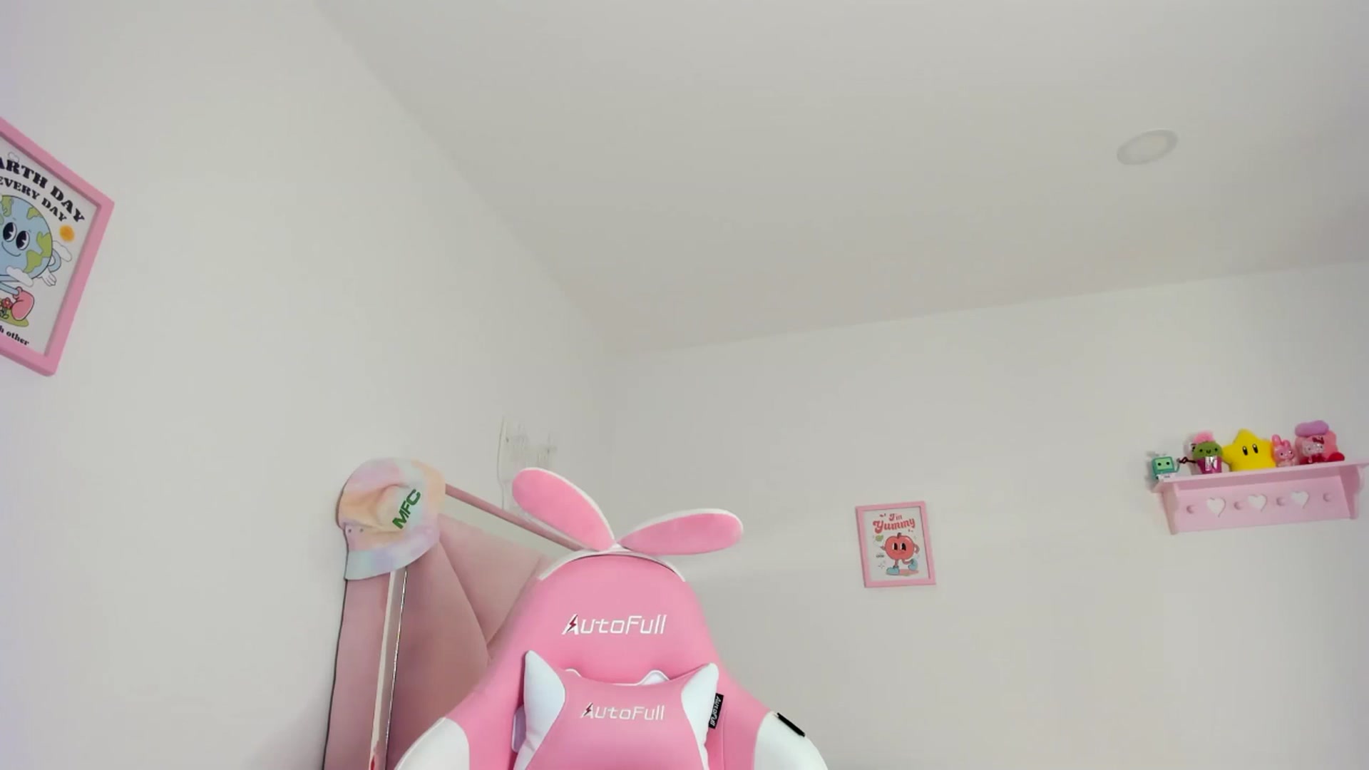 Gallery image thumbnail from Cherrycute666's myfreecams stream on, 08/05/2024, 06:10 image 6 of 20