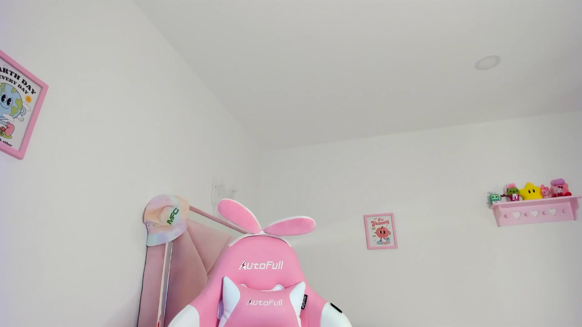 Gallery image thumbnail from Cherrycute666's myfreecams stream on, 08/05/2024, 06:10 image 5 of 20
