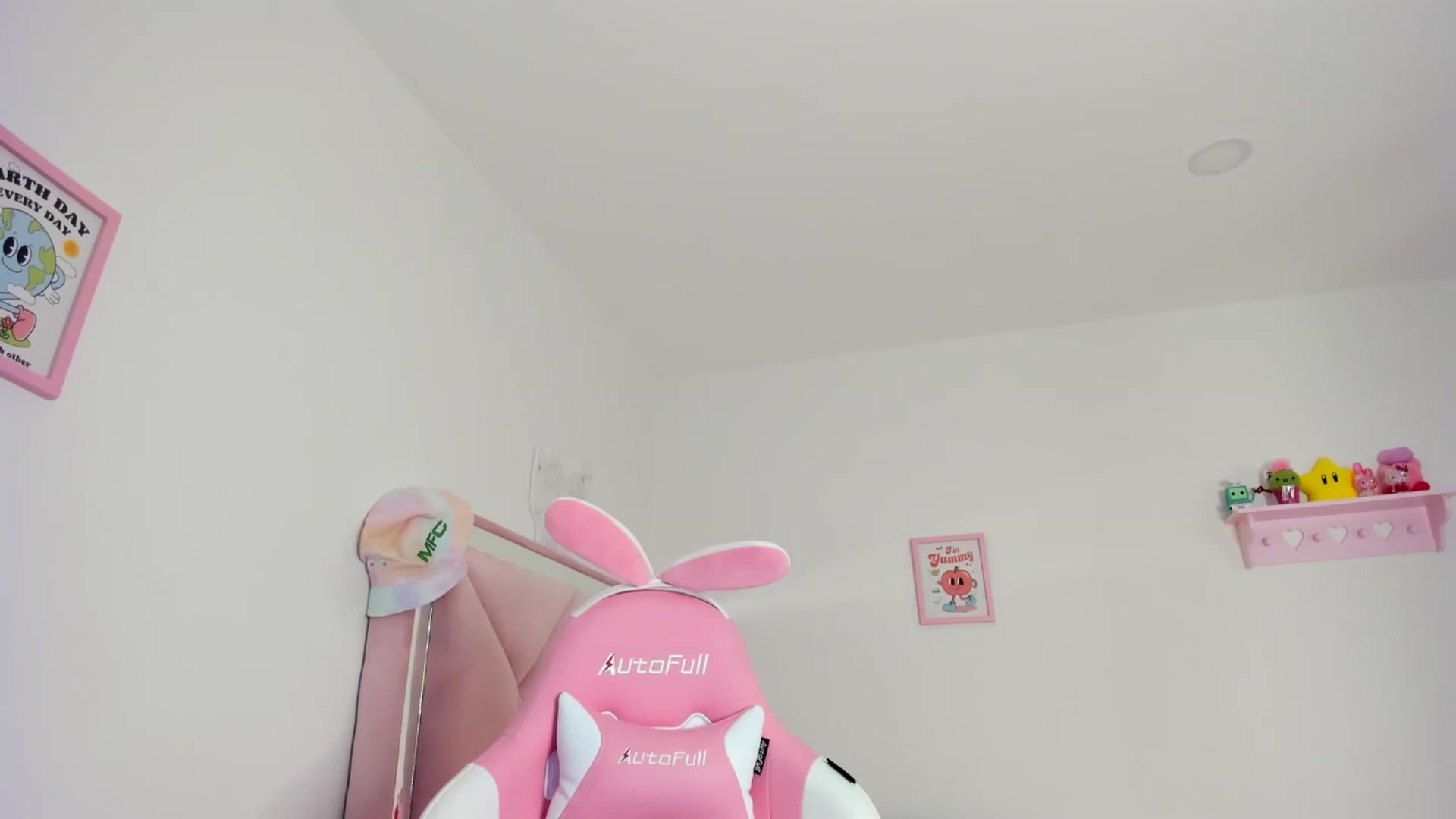 Gallery image thumbnail from Cherrycute666's myfreecams stream on, 08/05/2024, 06:10 image 3 of 20