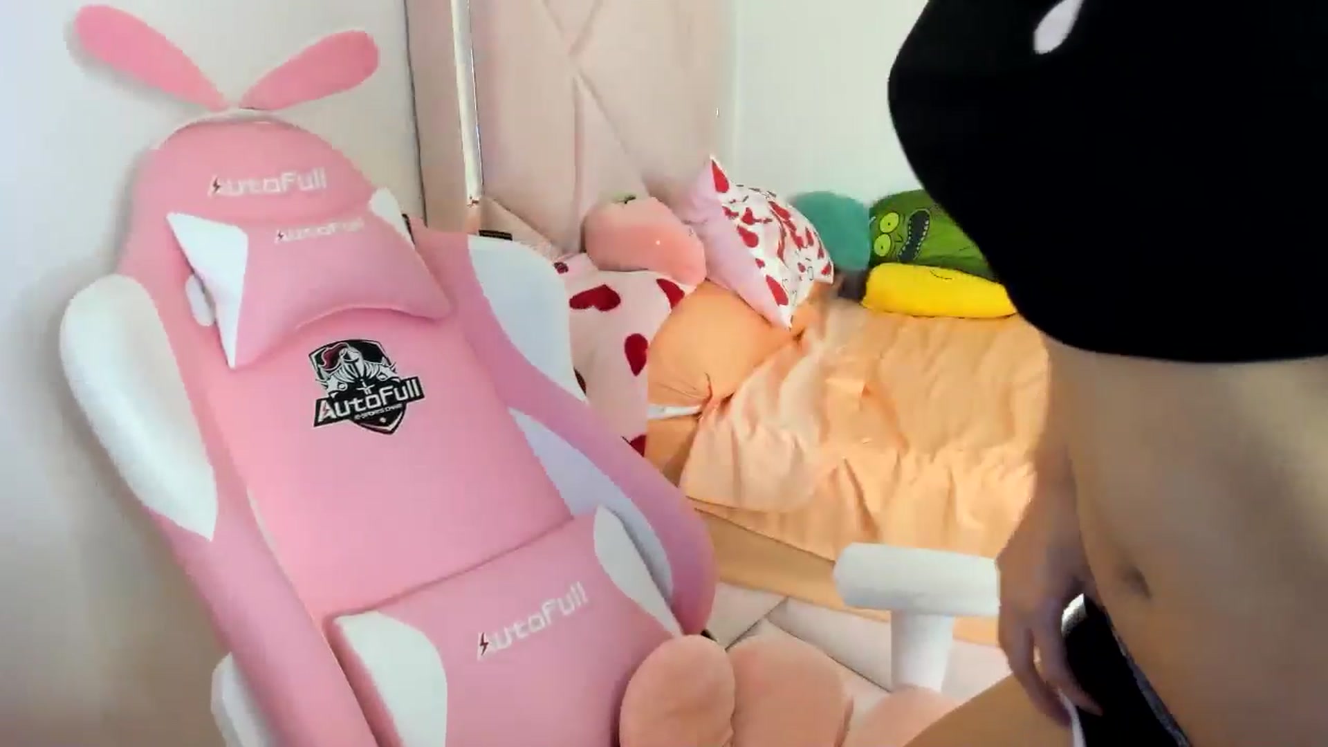 Gallery image thumbnail from Cherrycute666's myfreecams stream on, 08/05/2024, 07:07 image 4 of 20