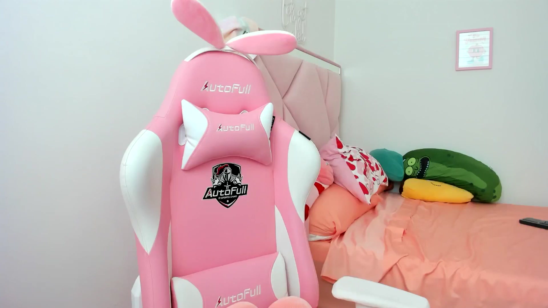 Gallery image thumbnail from Cherrycute666's myfreecams stream on, 08/05/2024, 18:12 image 8 of 20