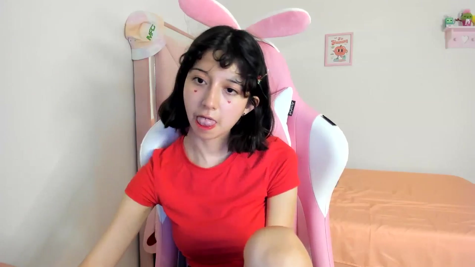Gallery image thumbnail from Cherrycute666's myfreecams stream on, 08/06/2024, 07:27 image 18 of 20