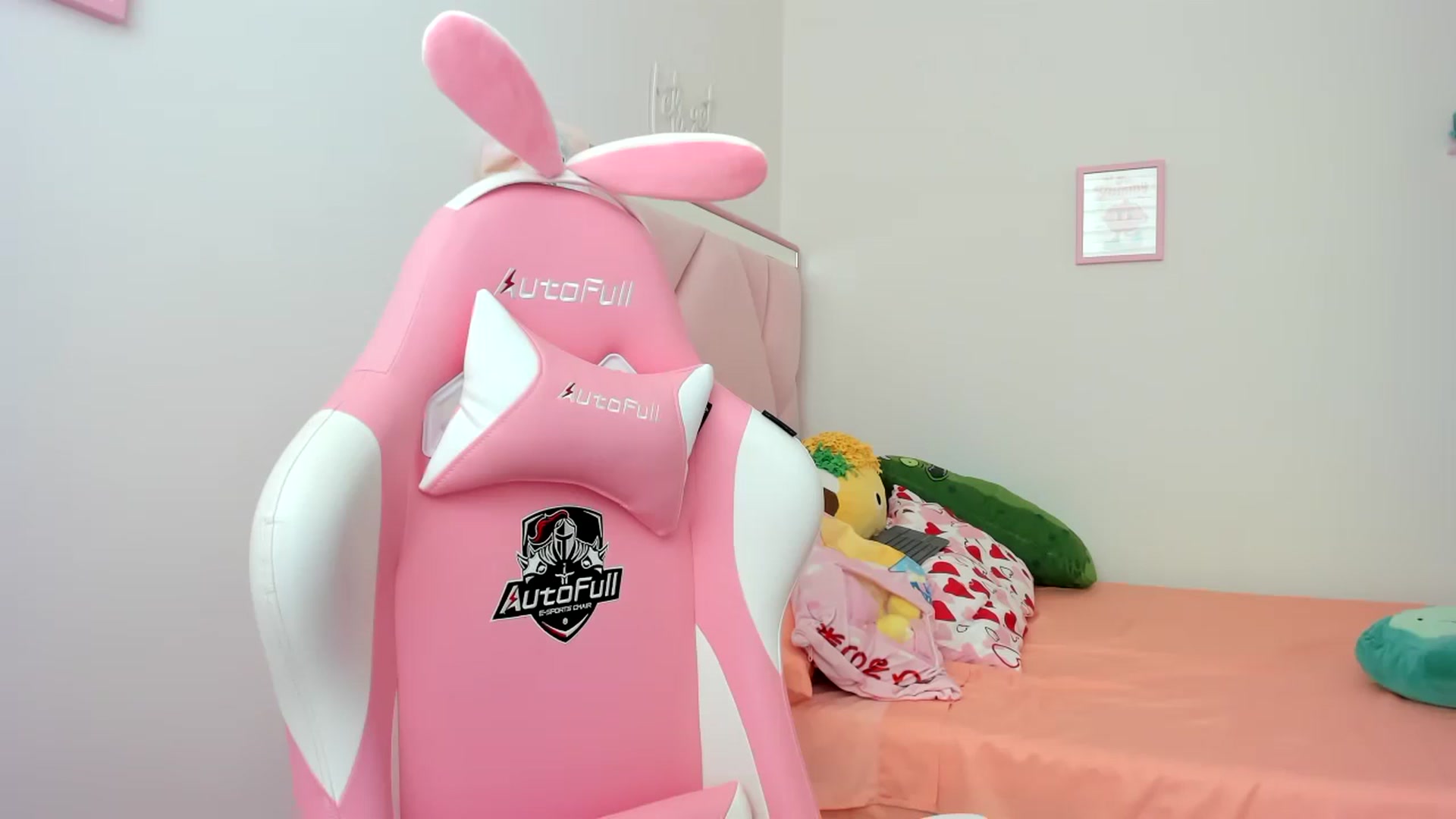 Gallery image thumbnail from Cherrycute666's myfreecams stream on, 08/06/2024, 21:20 image 1 of 20