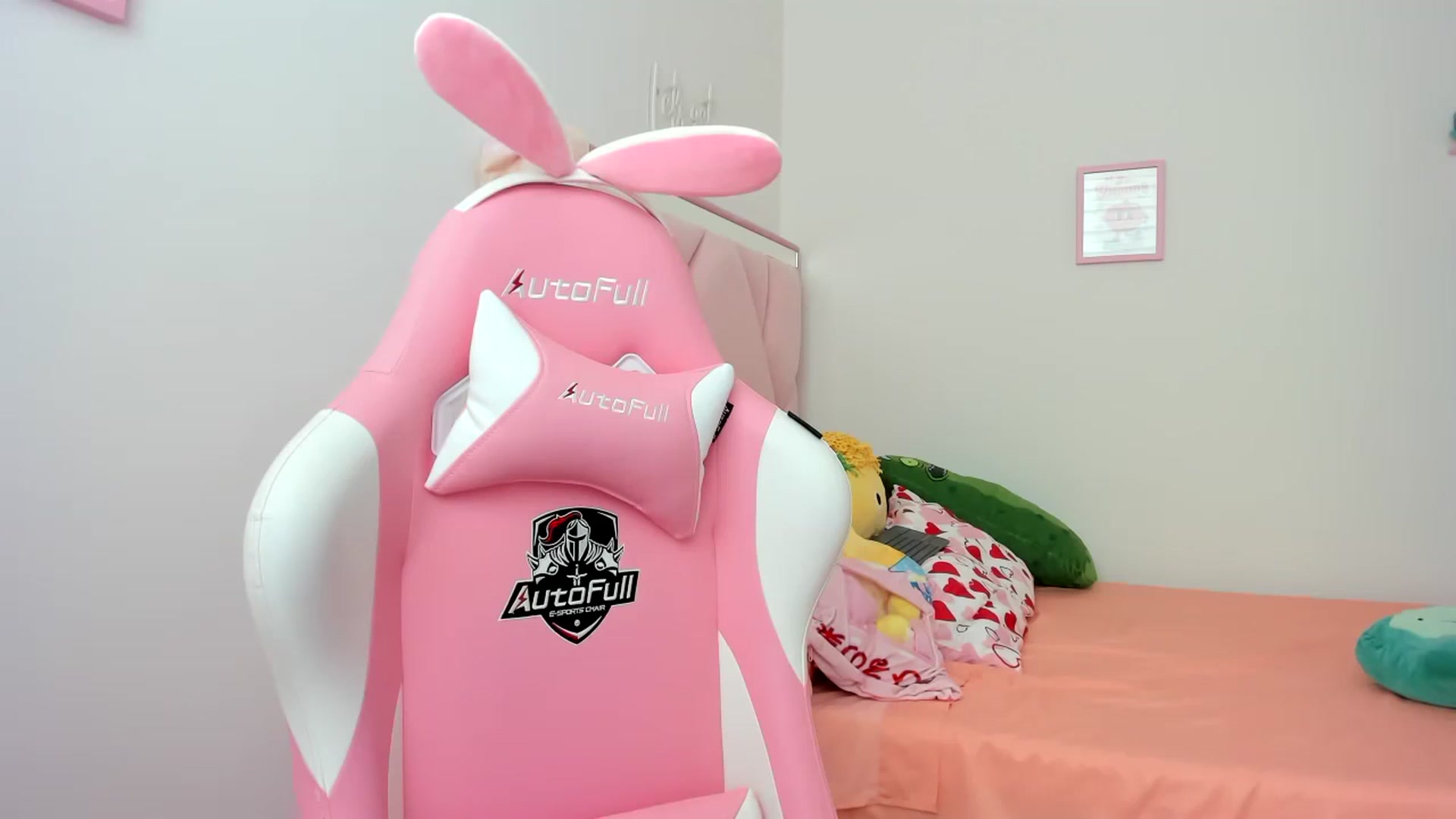 Gallery image thumbnail from Cherrycute666's myfreecams stream on, 08/06/2024, 21:20 image 2 of 20