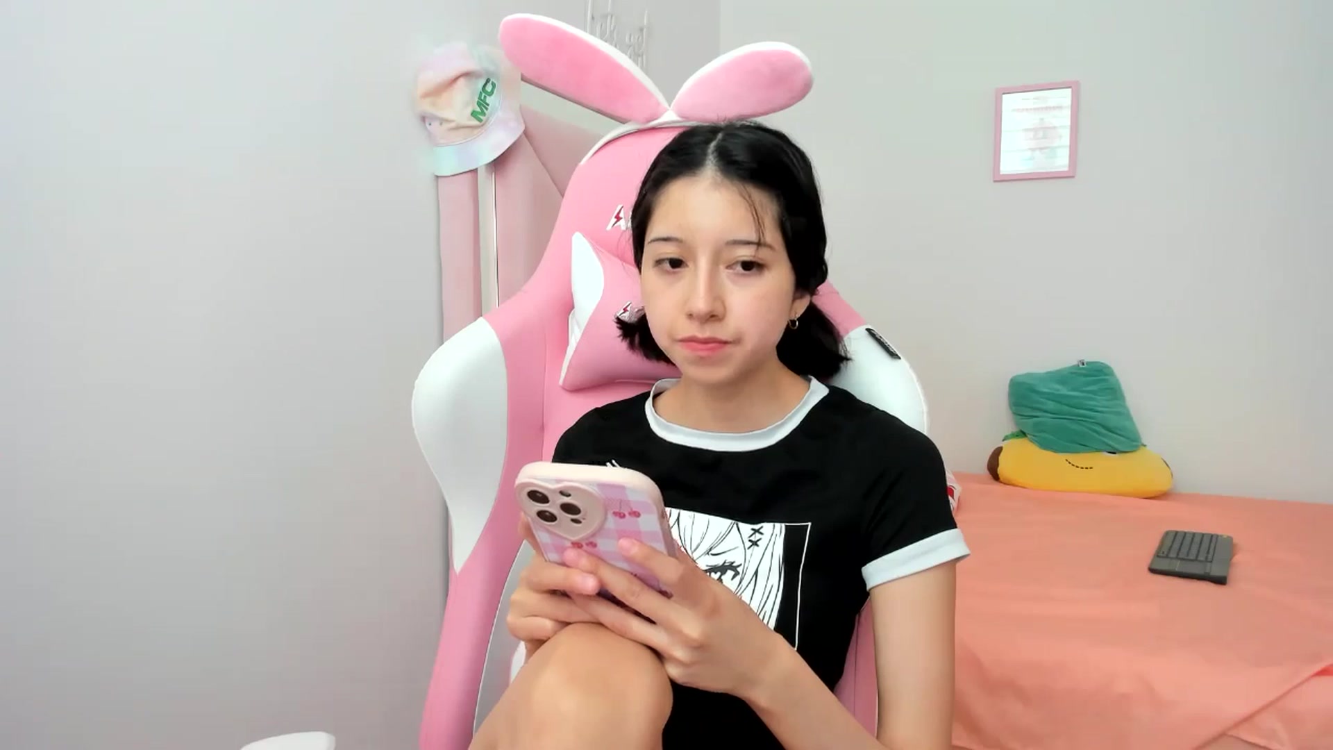 Gallery image thumbnail from Cherrycute666's myfreecams stream on, 08/06/2024, 22:36 image 12 of 20