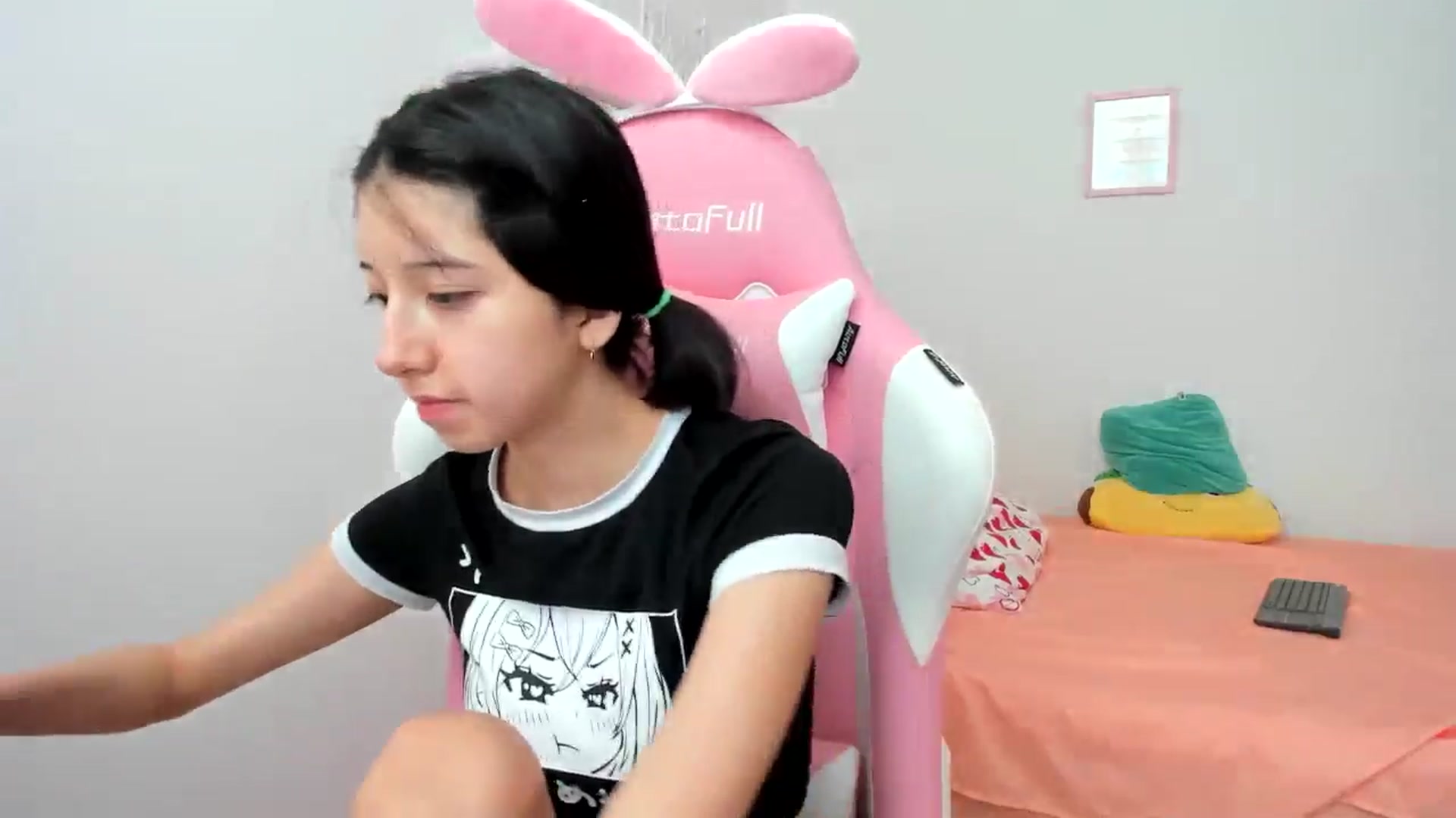 Gallery image thumbnail from Cherrycute666's myfreecams stream on, 08/06/2024, 22:36 image 15 of 20