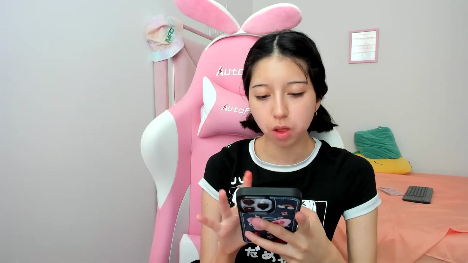 Gallery image thumbnail from Cherrycute666's myfreecams stream on, 08/06/2024, 22:36 image 7 of 20