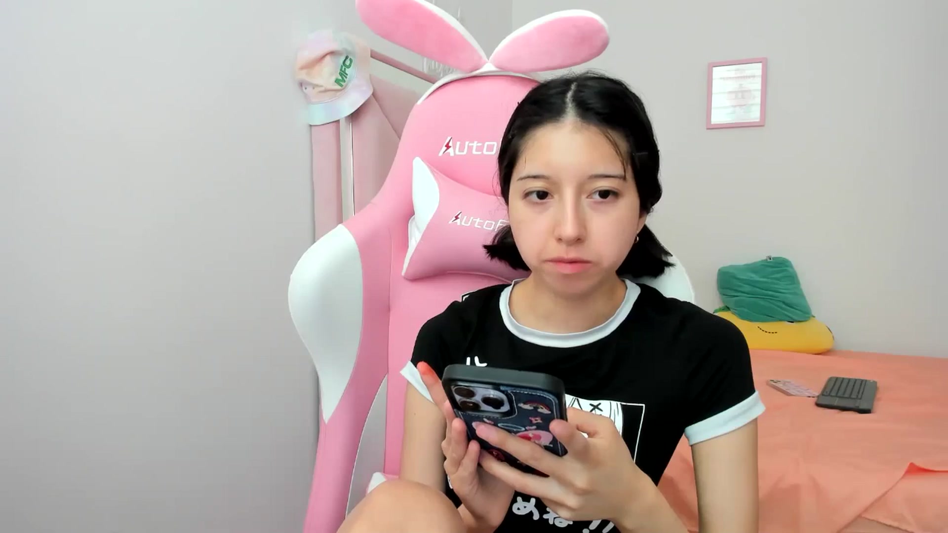 Gallery image thumbnail from Cherrycute666's myfreecams stream on, 08/06/2024, 22:36 image 8 of 20