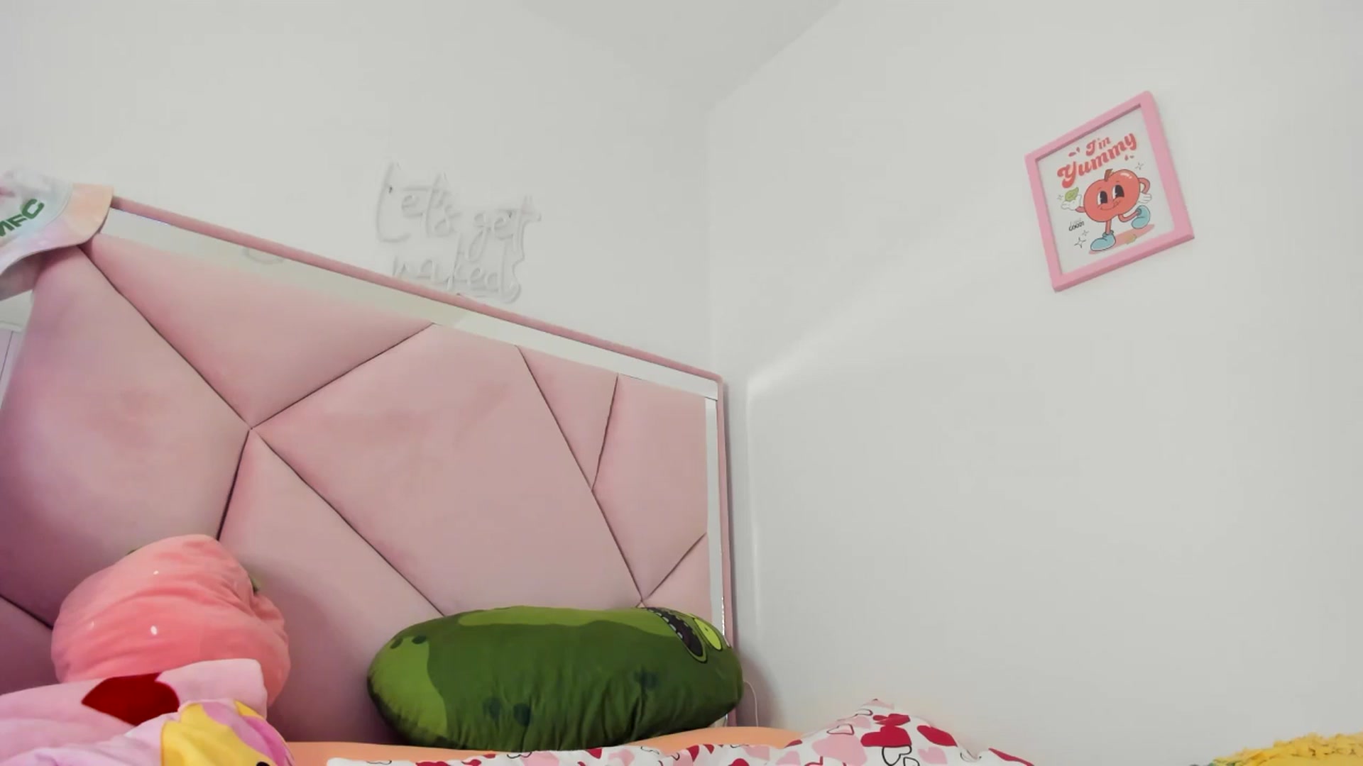 Gallery image thumbnail from Cherrycute666's myfreecams stream on, 08/07/2024, 03:51 image 20 of 20