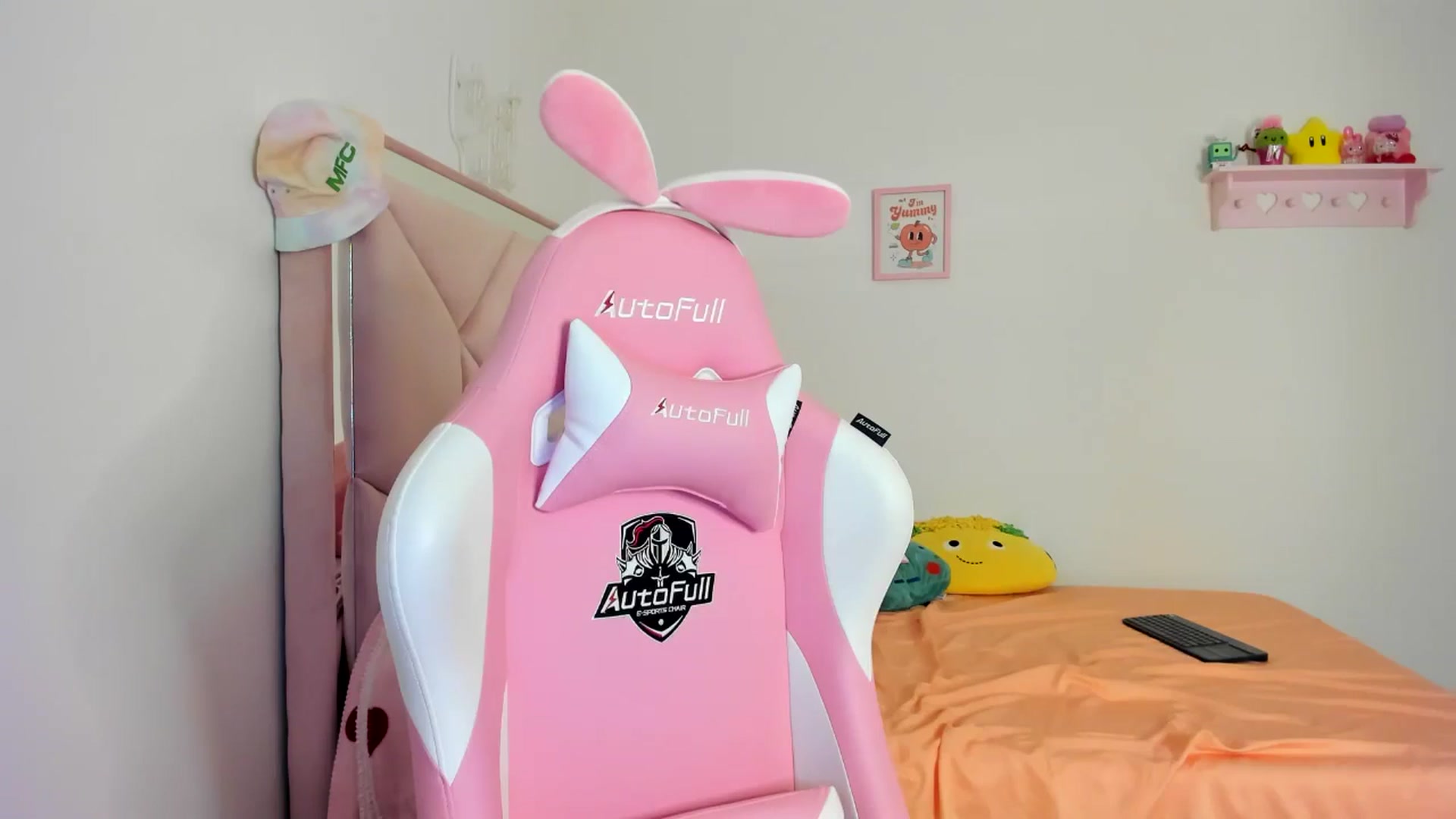 Gallery image thumbnail from Cherrycute666's myfreecams stream on, 08/07/2024, 04:23 image 3 of 20