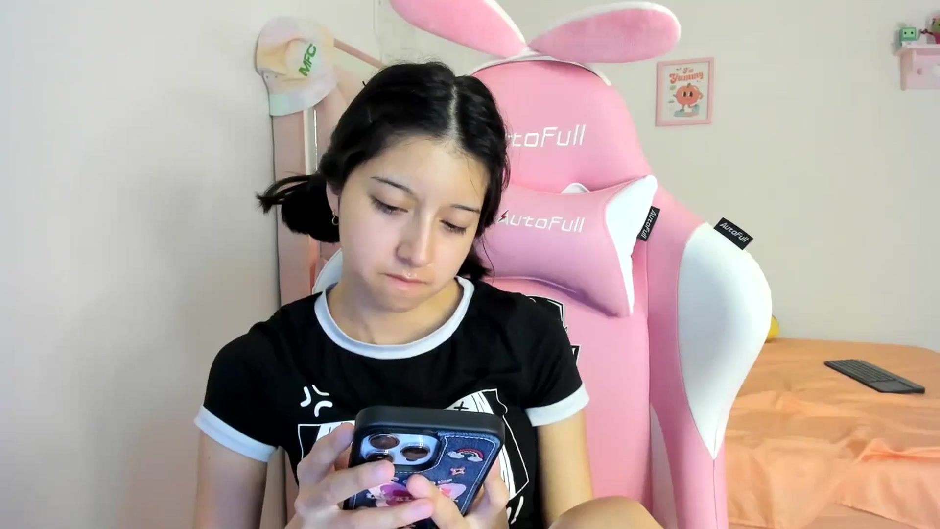 Gallery image thumbnail from Cherrycute666's myfreecams stream on, 08/07/2024, 04:23 image 13 of 20
