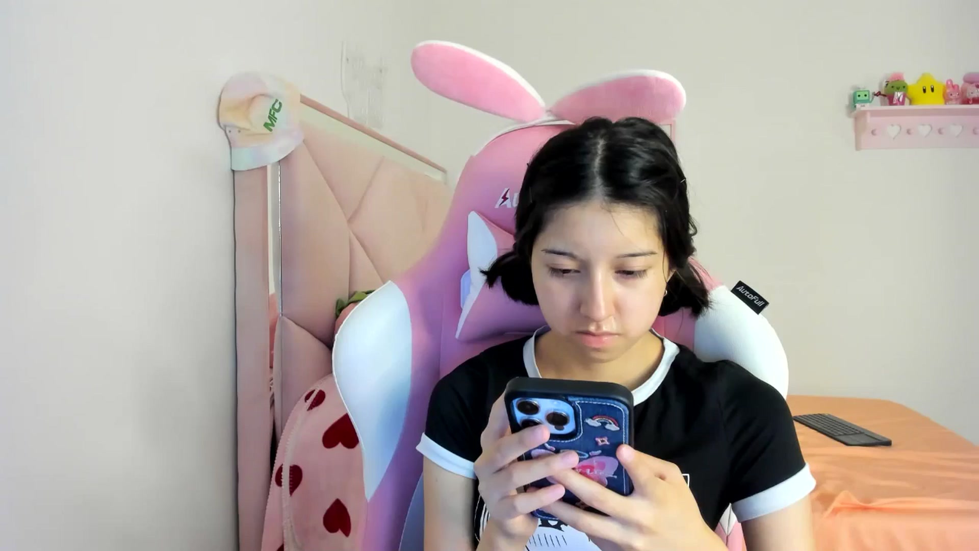 Gallery image thumbnail from Cherrycute666's myfreecams stream on, 08/07/2024, 04:23 image 10 of 20