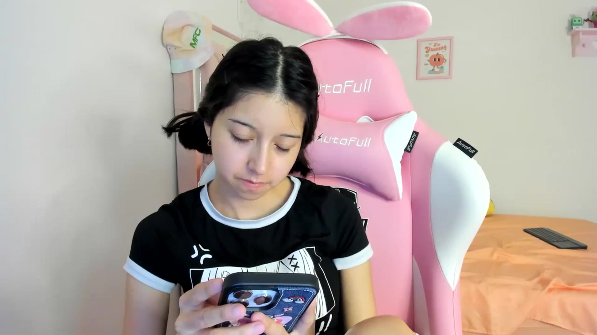 Gallery image thumbnail from Cherrycute666's myfreecams stream on, 08/07/2024, 04:23 image 15 of 20