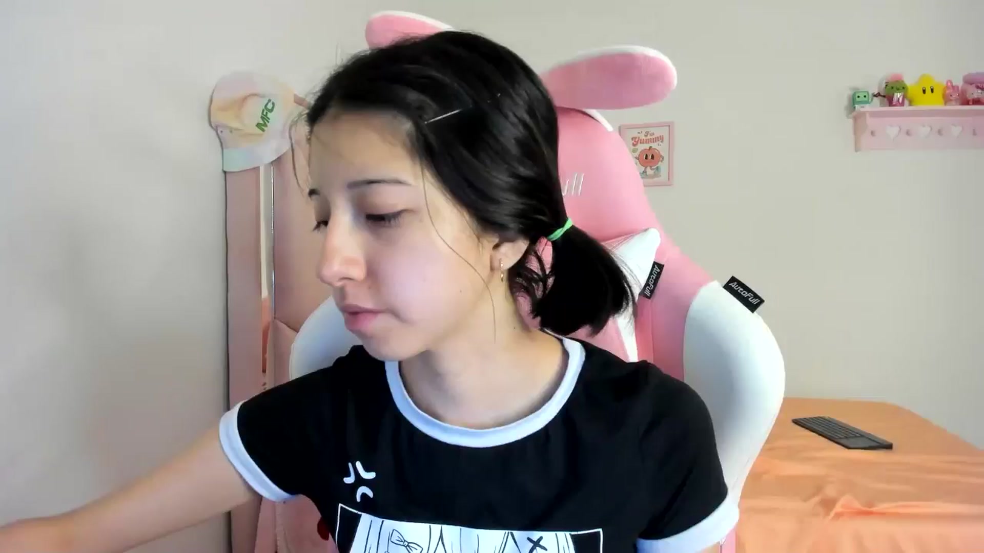 Gallery image thumbnail from Cherrycute666's myfreecams stream on, 08/07/2024, 04:23 image 7 of 20