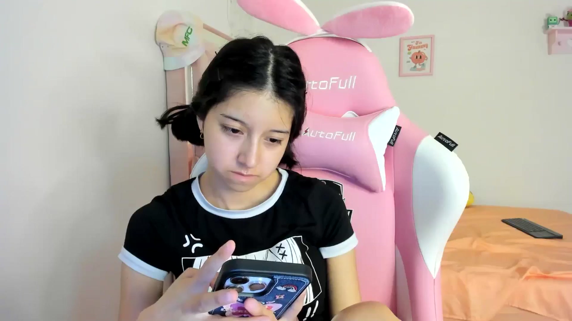 Gallery image thumbnail from Cherrycute666's myfreecams stream on, 08/07/2024, 04:23 image 14 of 20