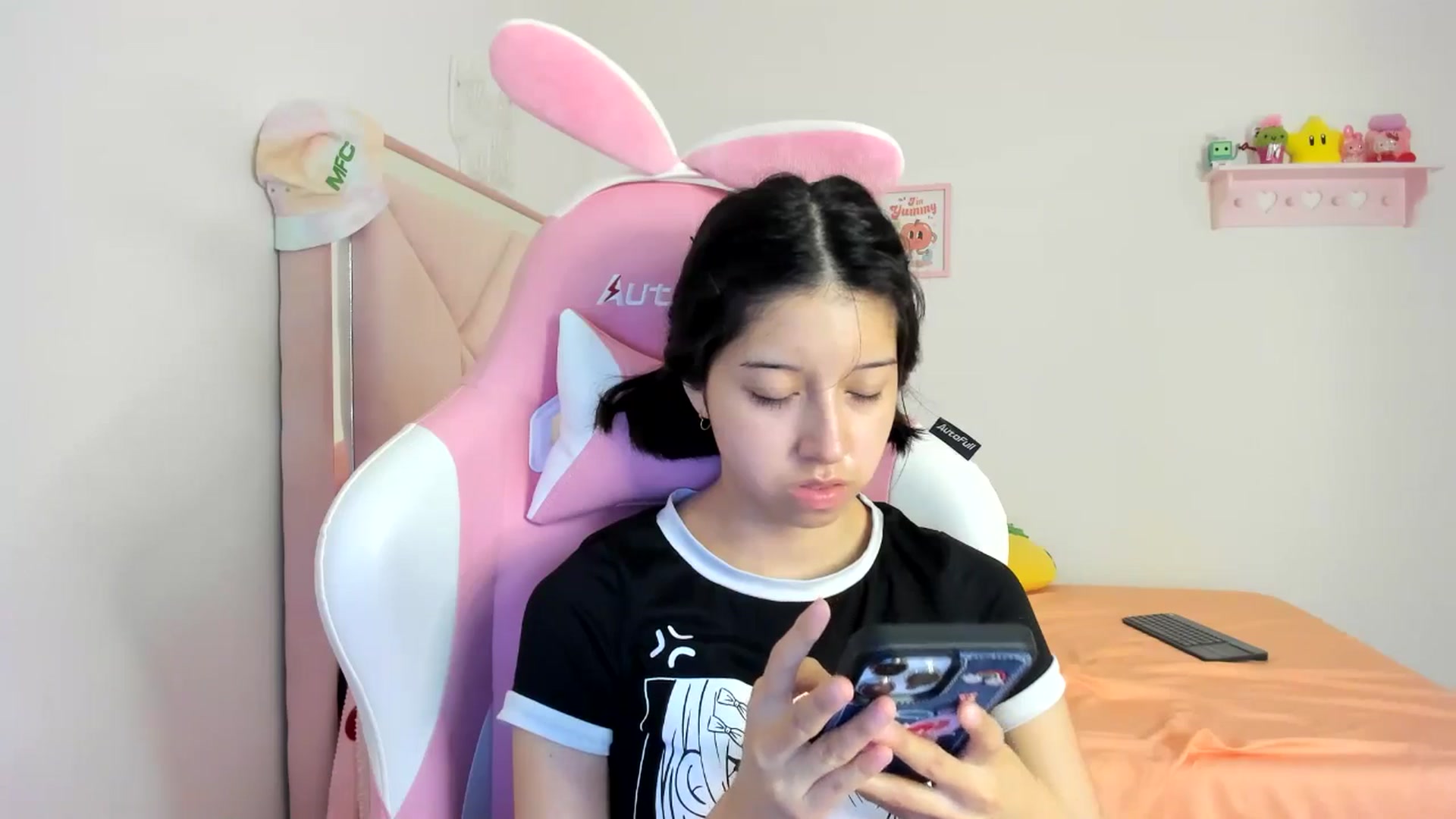 Gallery image thumbnail from Cherrycute666's myfreecams stream on, 08/07/2024, 04:23 image 5 of 20