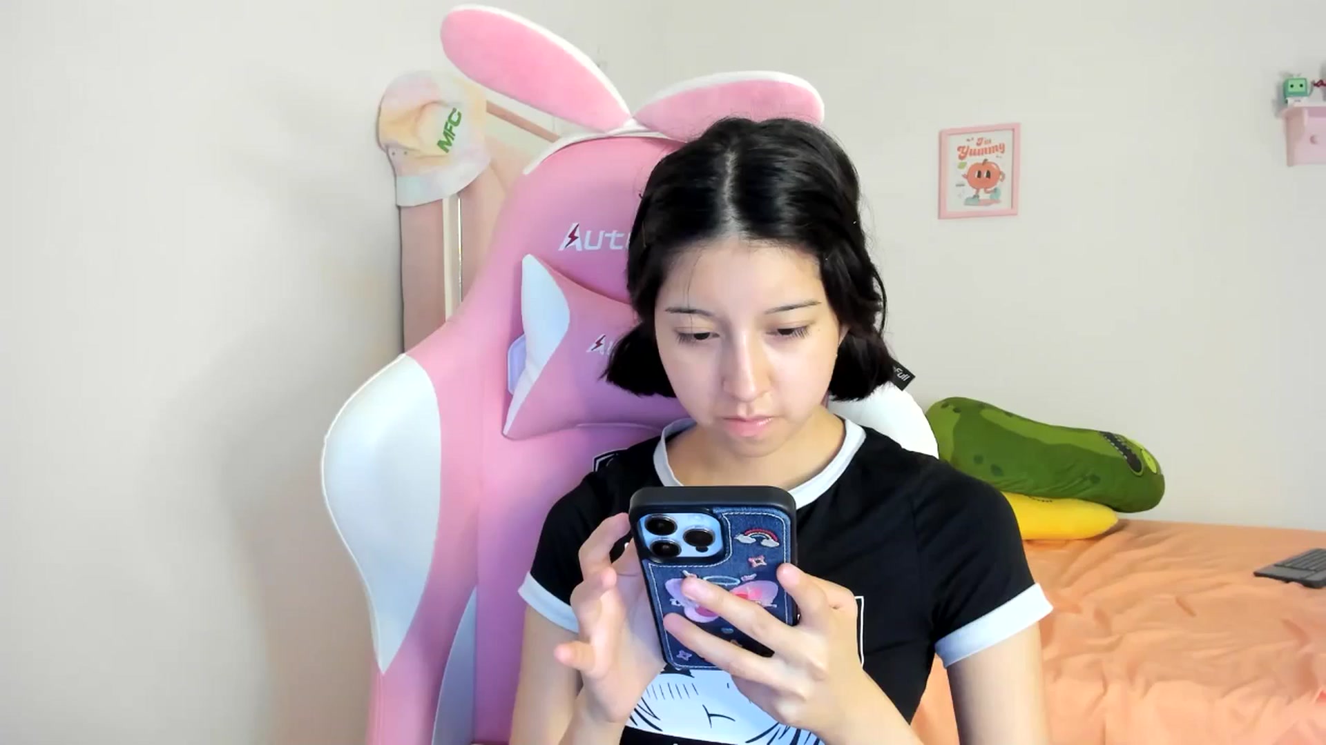 Gallery image thumbnail from Cherrycute666's myfreecams stream on, 08/07/2024, 07:33 image 15 of 20