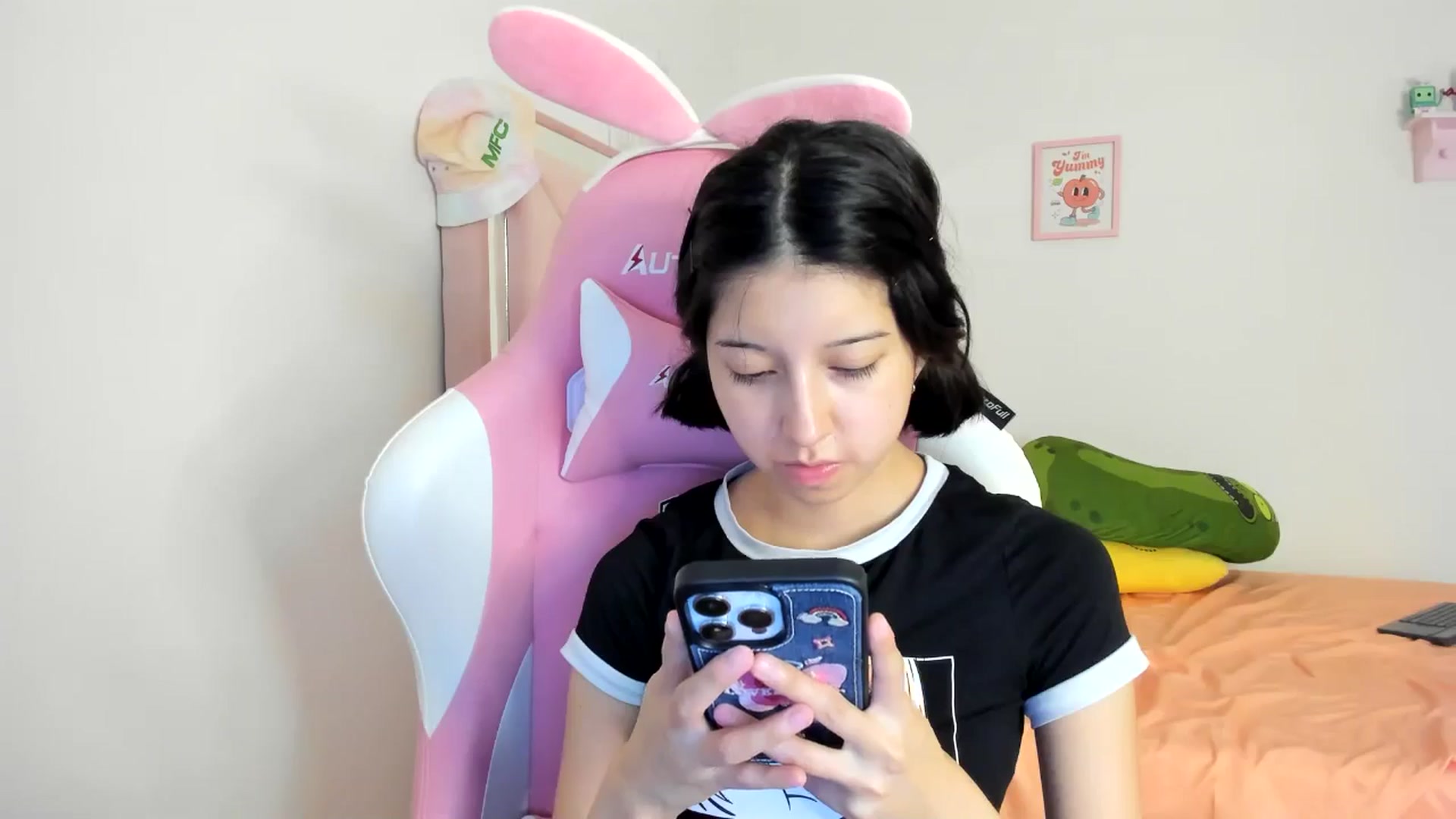Gallery image thumbnail from Cherrycute666's myfreecams stream on, 08/07/2024, 07:33 image 17 of 20