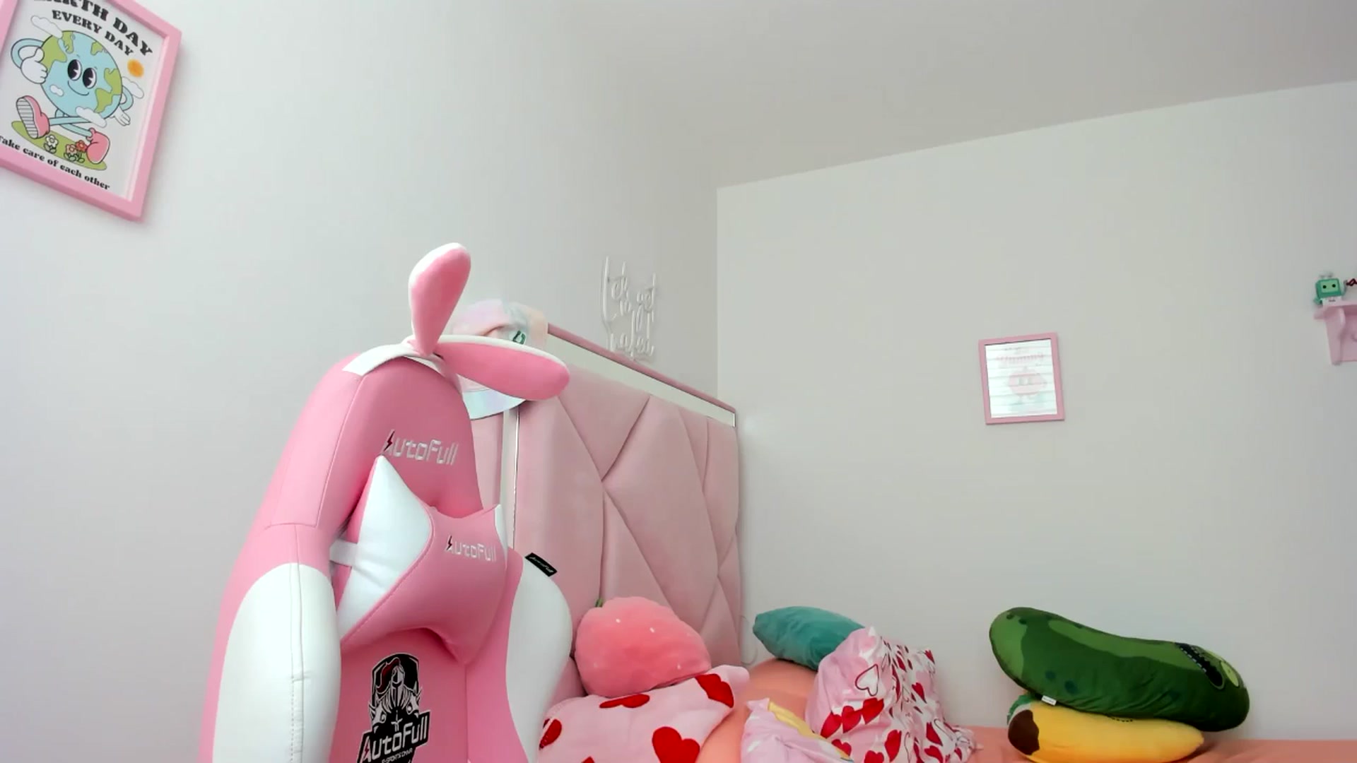 Gallery image thumbnail from Cherrycute666's myfreecams stream on, 08/07/2024, 17:37 image 11 of 20