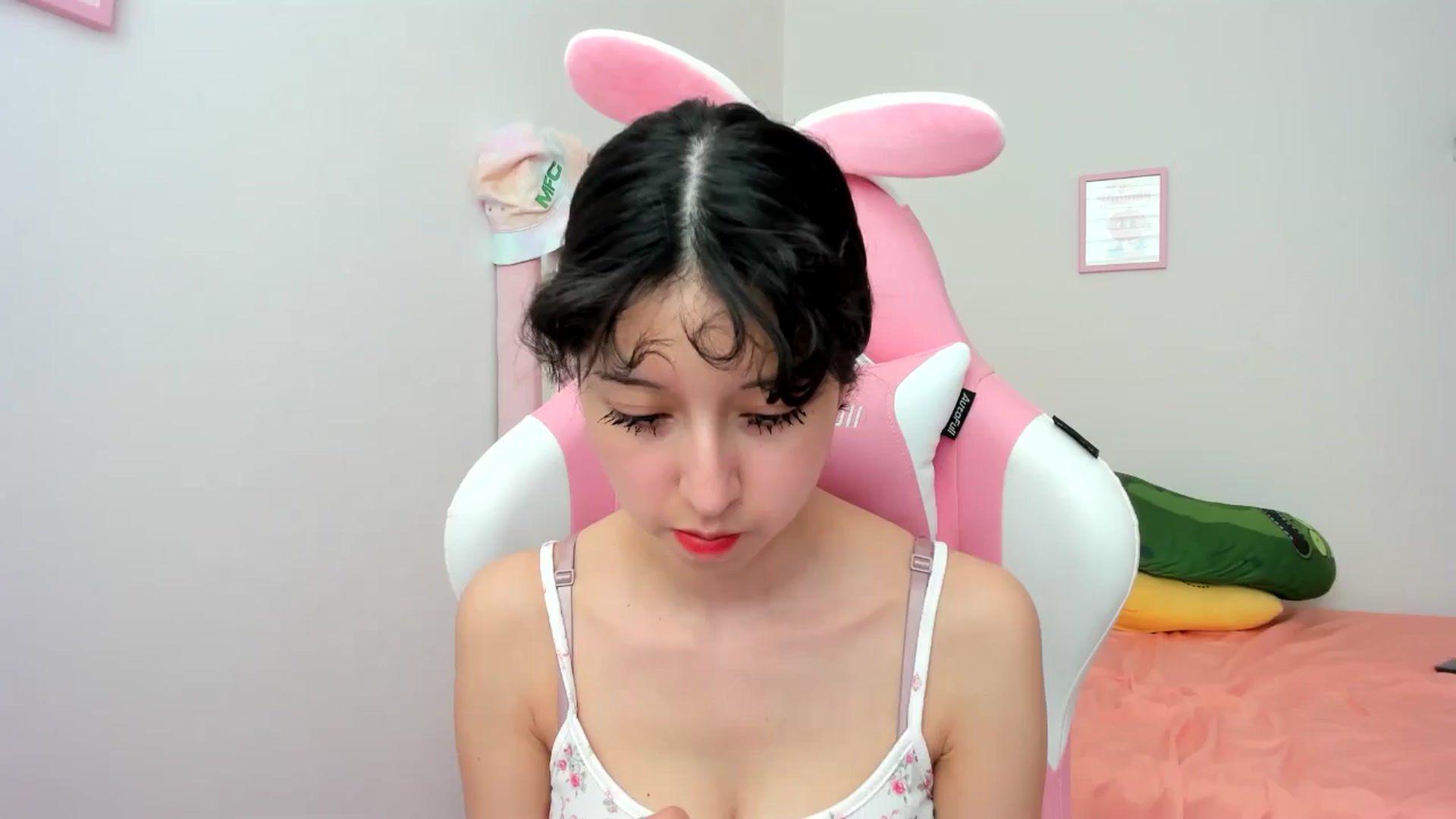 Gallery image thumbnail from Cherrycute666's myfreecams stream on, 08/07/2024, 21:42 image 1 of 20