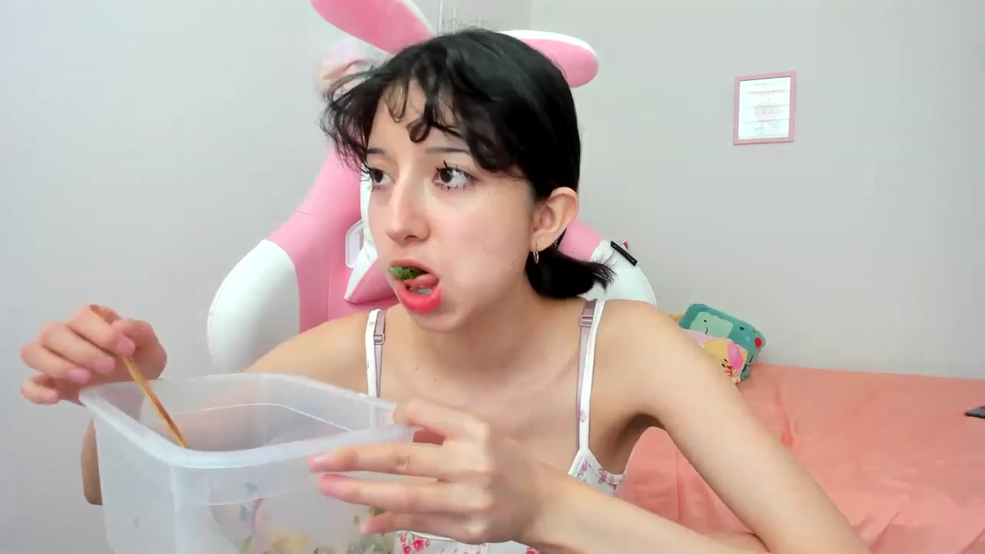 Gallery image thumbnail from Cherrycute666's myfreecams stream on, 08/07/2024, 21:42 image 17 of 20