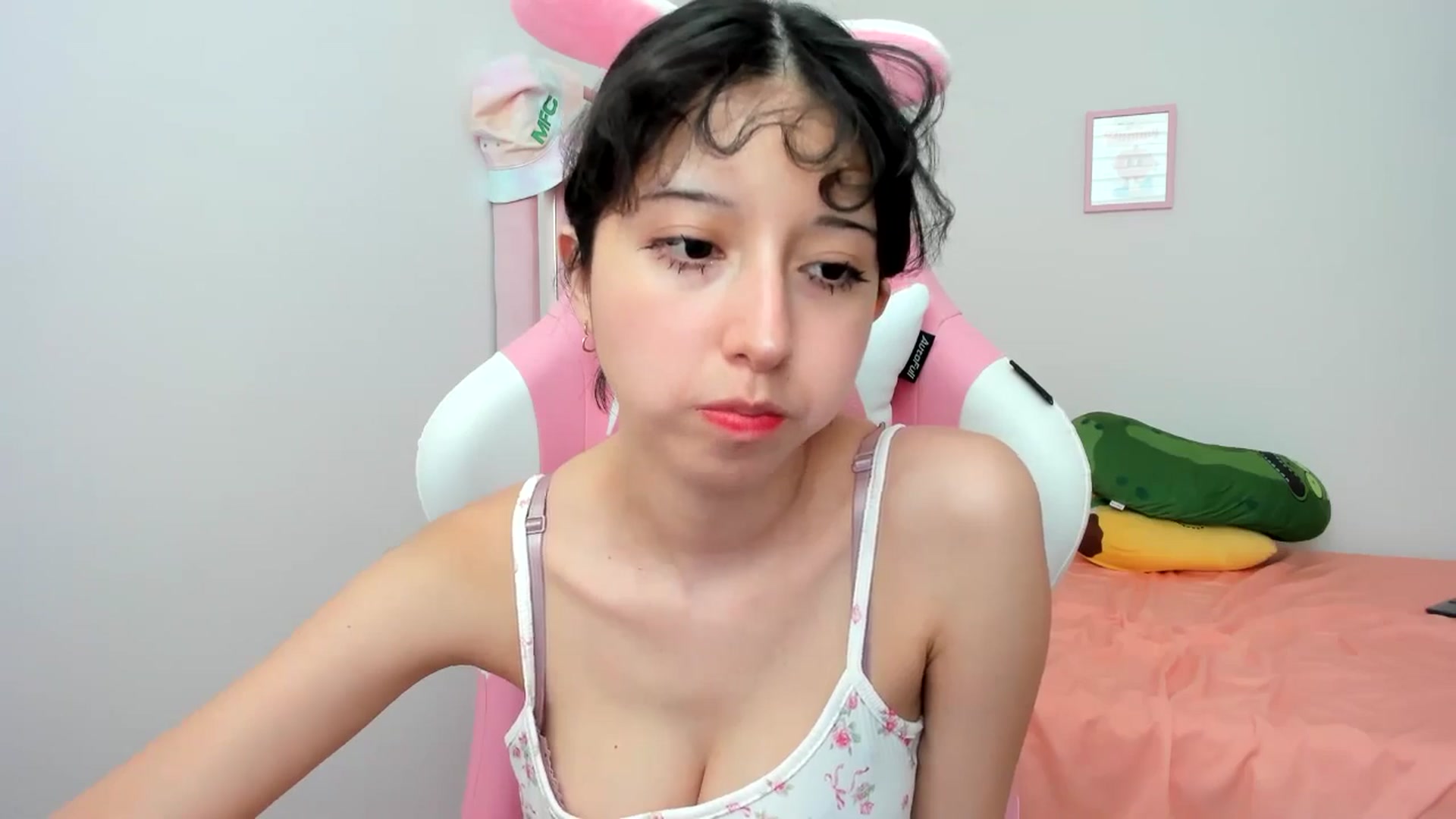 Gallery image thumbnail from Cherrycute666's myfreecams stream on, 08/07/2024, 21:42 image 12 of 20