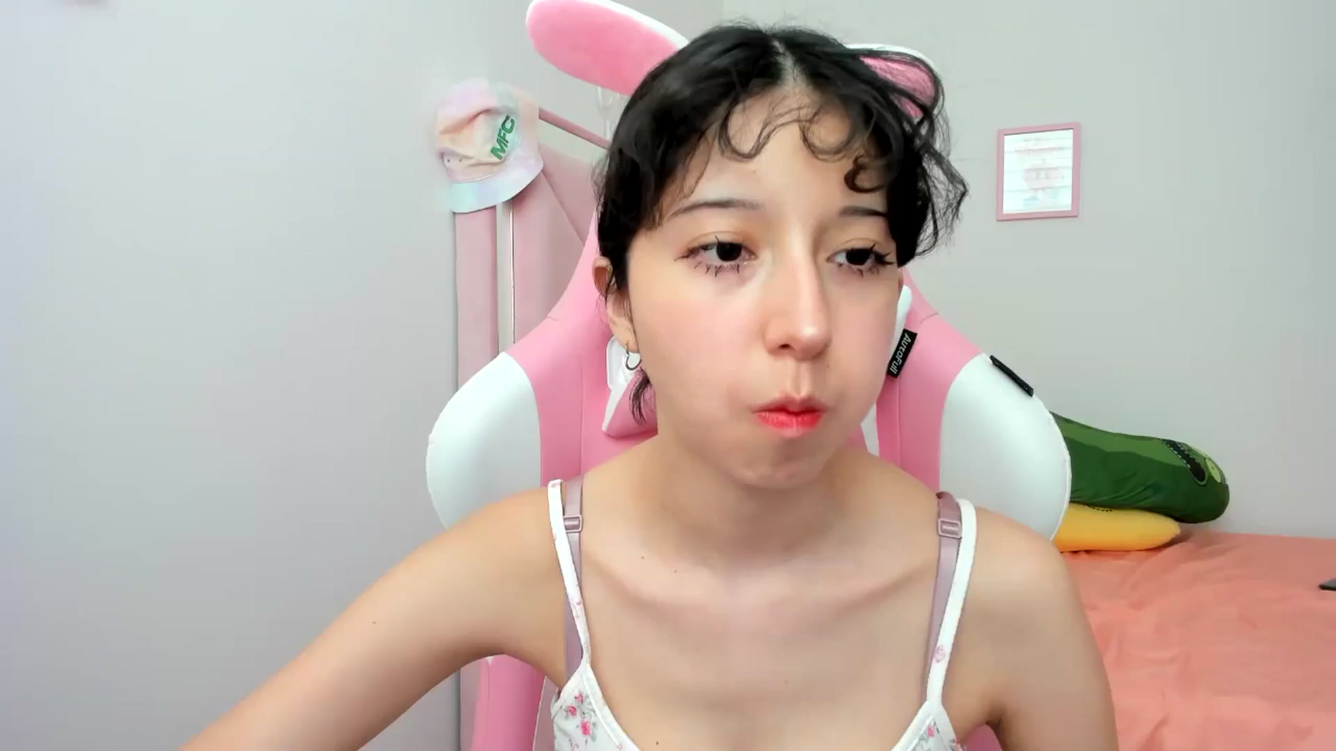 Gallery image thumbnail from Cherrycute666's myfreecams stream on, 08/07/2024, 21:42 image 6 of 20