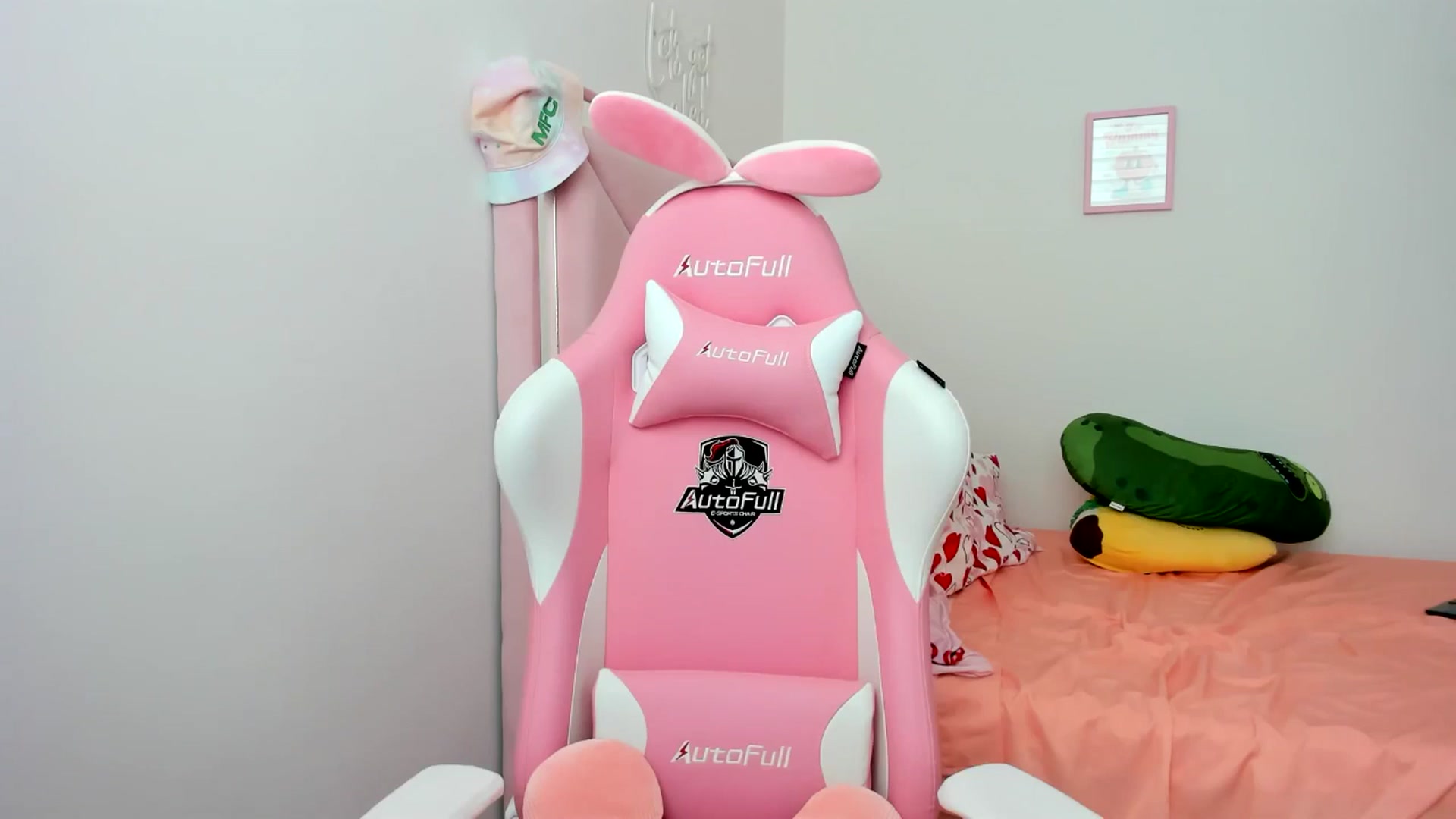Gallery image thumbnail from Cherrycute666's myfreecams stream on, 08/07/2024, 21:42 image 10 of 20
