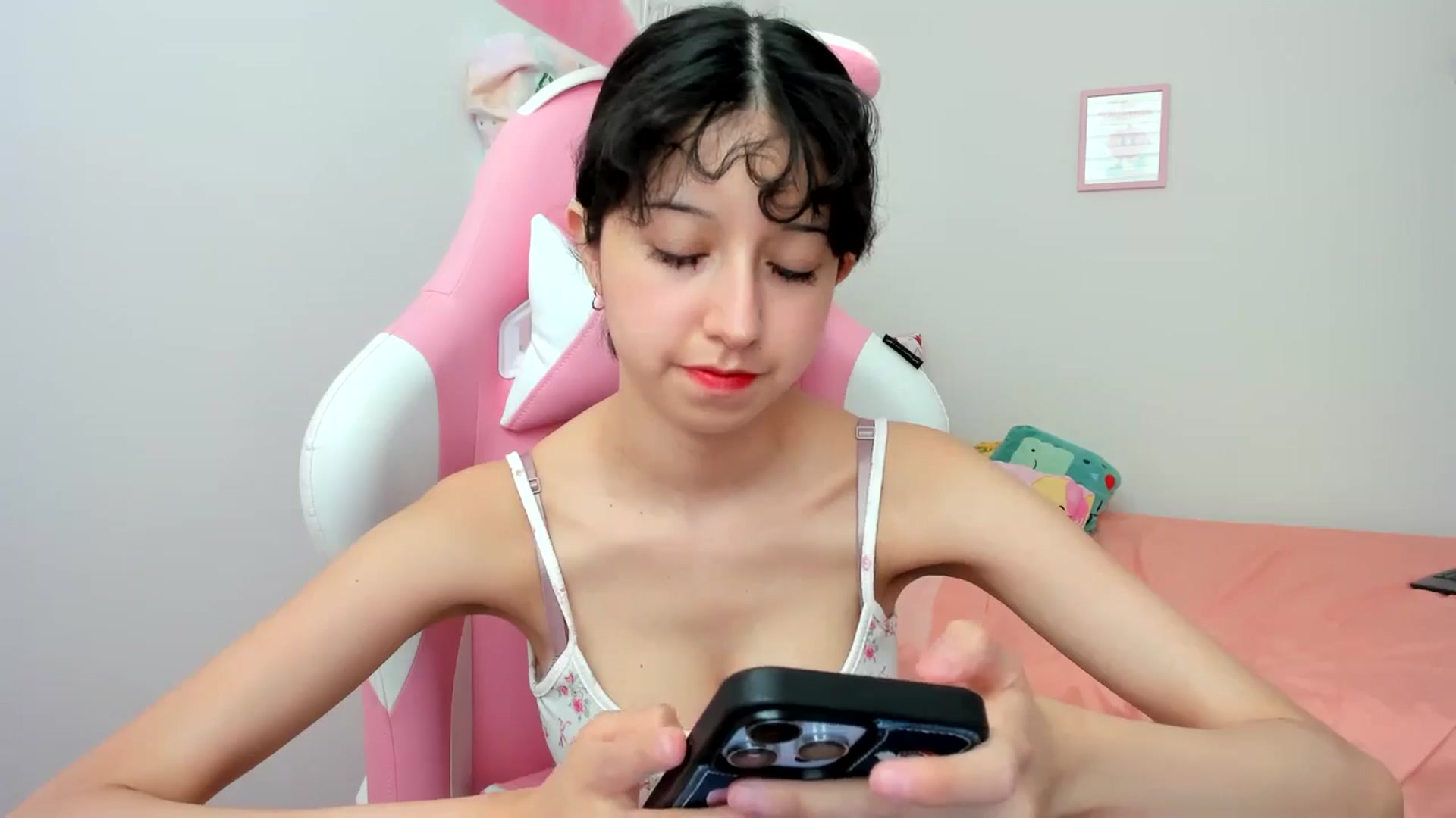 Gallery image thumbnail from Cherrycute666's myfreecams stream on, 08/07/2024, 22:13 image 5 of 20