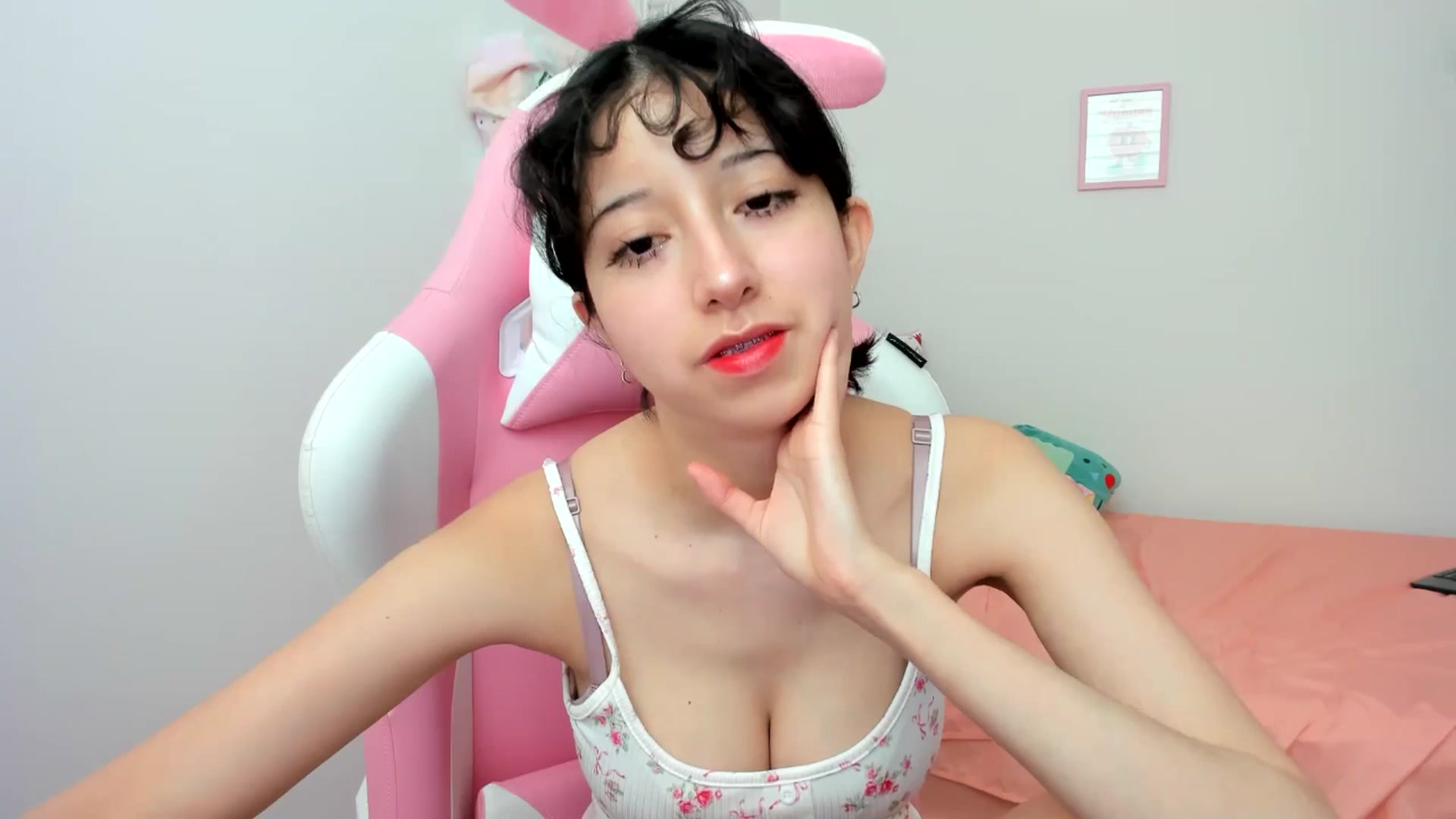 Gallery image thumbnail from Cherrycute666's myfreecams stream on, 08/07/2024, 22:13 image 7 of 20