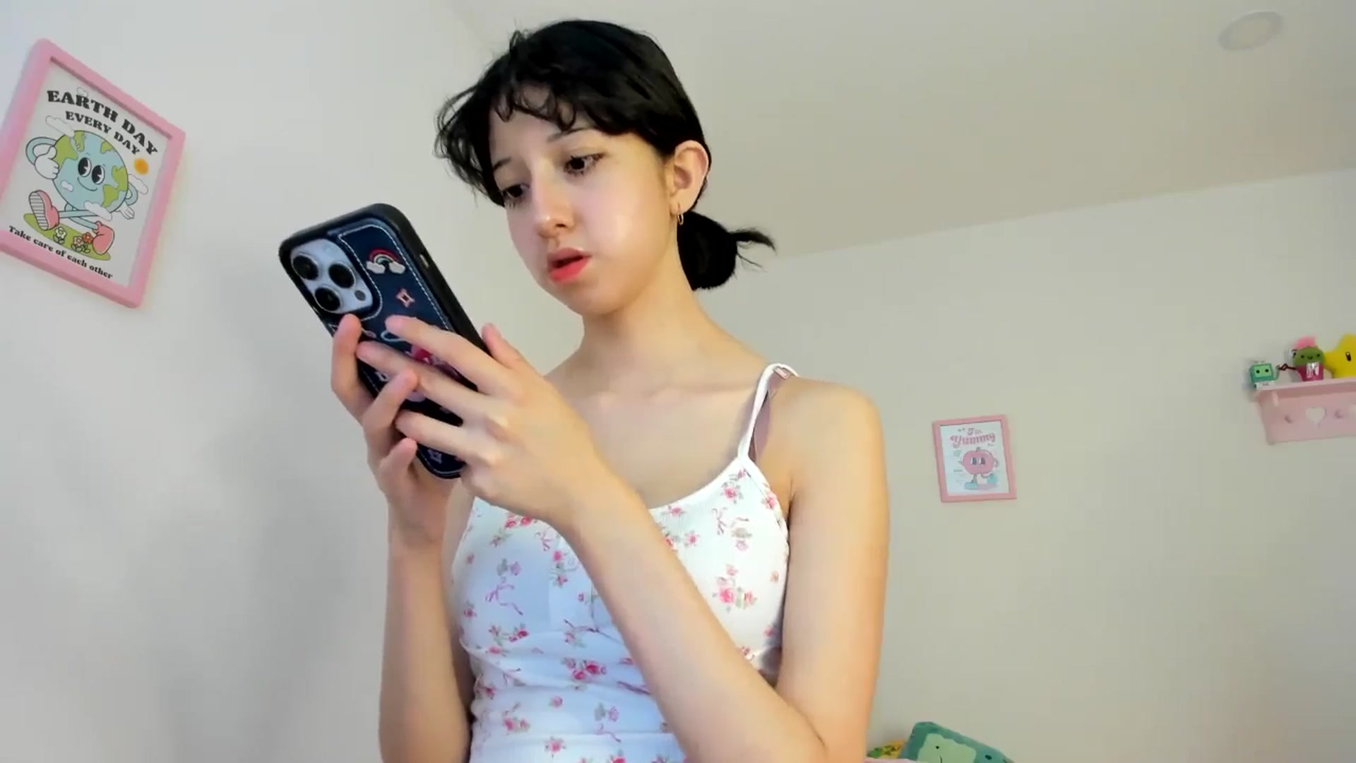 Gallery image thumbnail from Cherrycute666's myfreecams stream on, 08/07/2024, 23:05 image 6 of 20