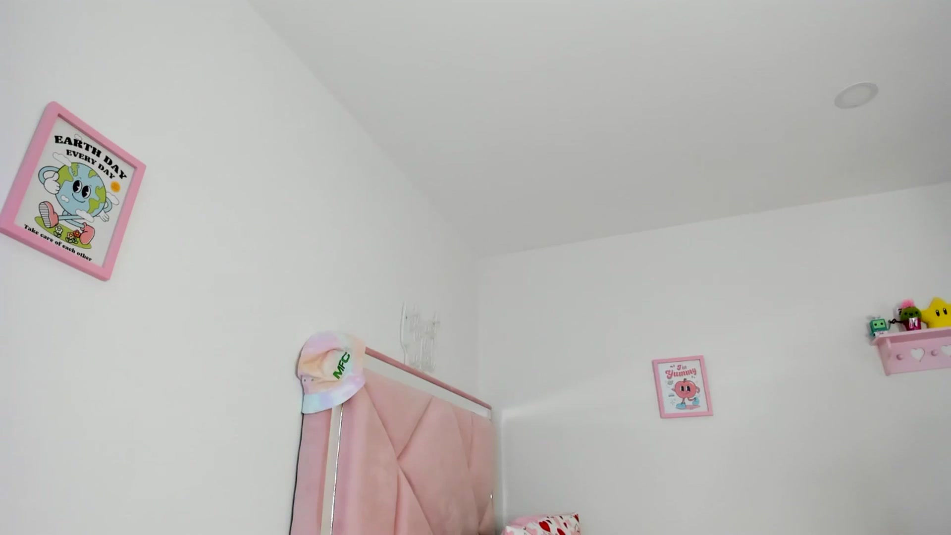 Gallery image thumbnail from Cherrycute666's myfreecams stream on, 08/07/2024, 23:05 image 11 of 20
