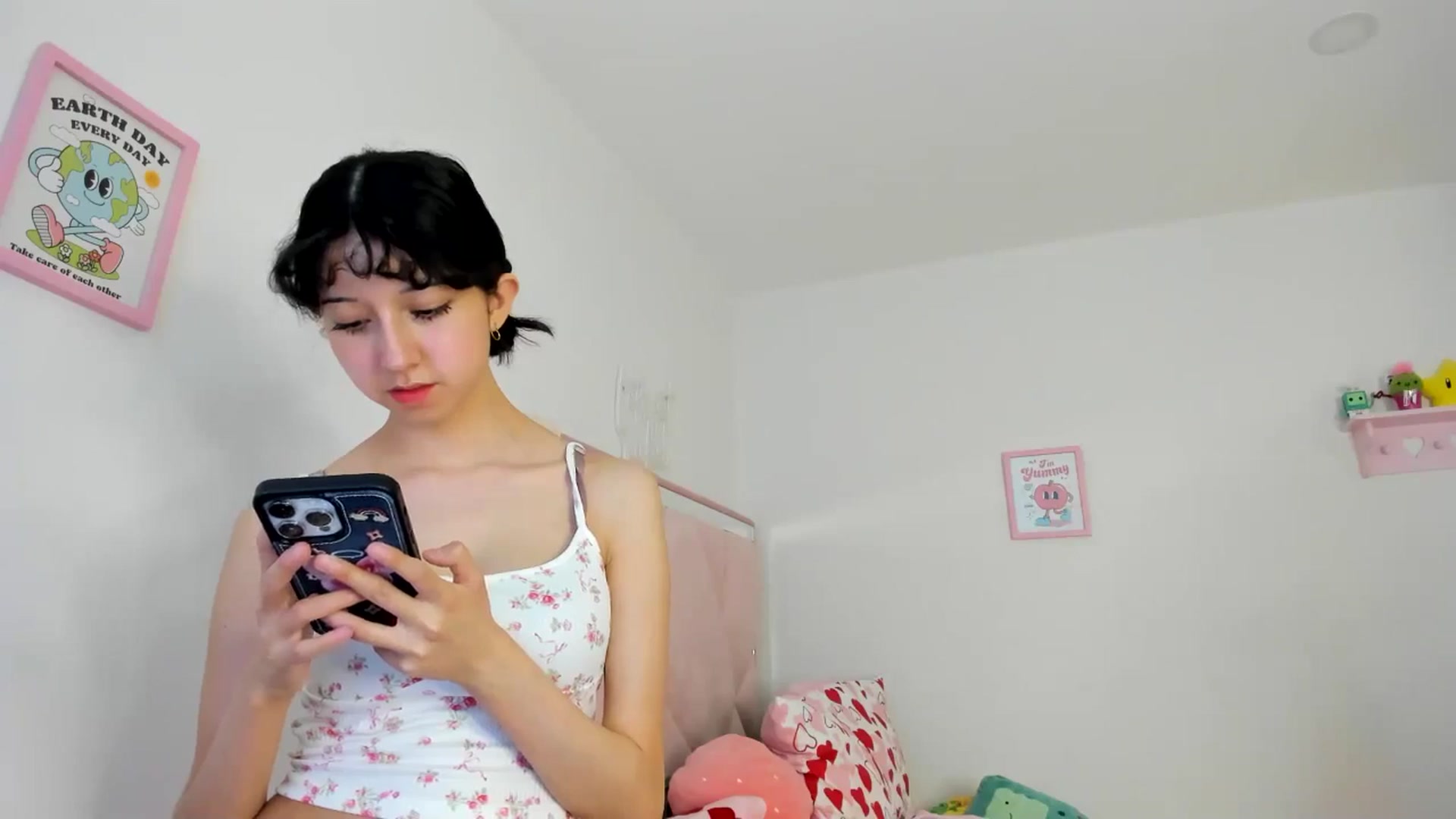 Gallery image thumbnail from Cherrycute666's myfreecams stream on, 08/07/2024, 23:05 image 8 of 20