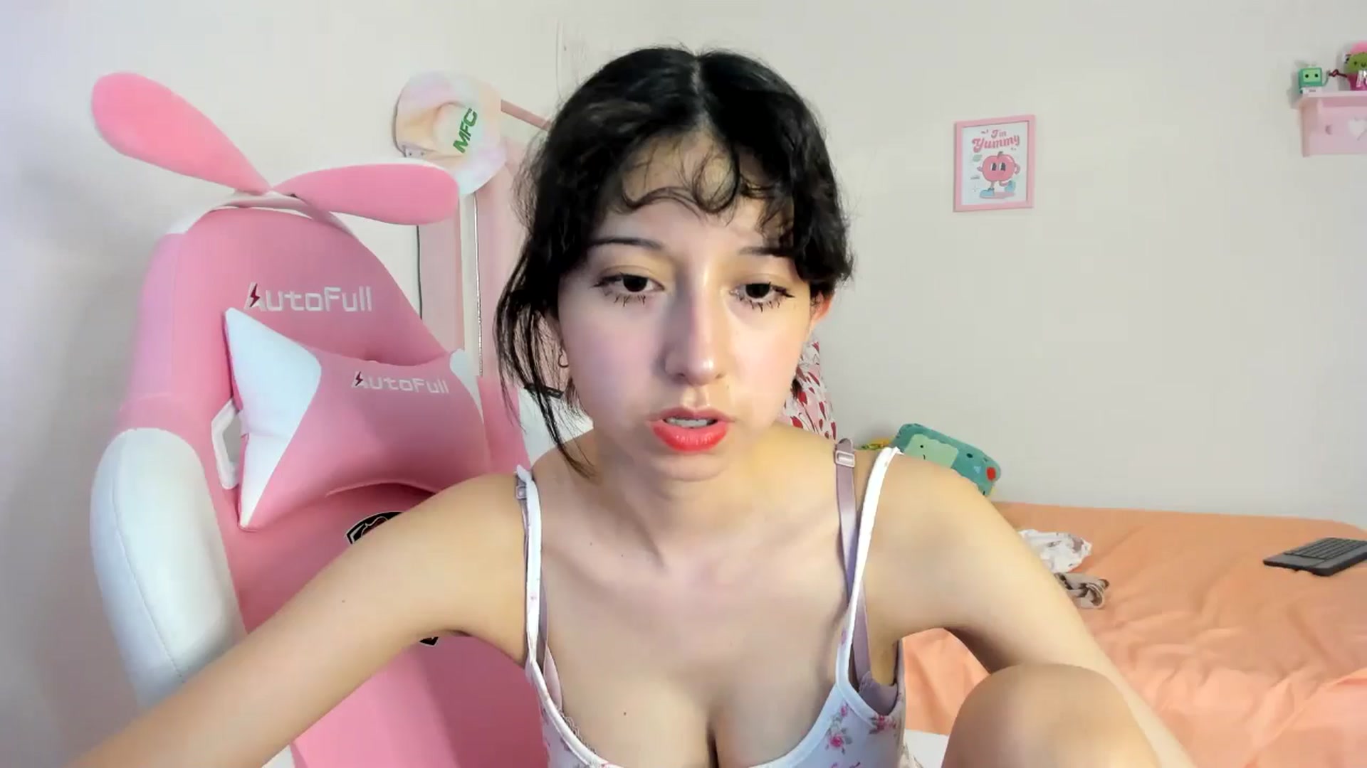 Gallery image thumbnail from Cherrycute666's myfreecams stream on, 08/08/2024, 24:02 image 4 of 20
