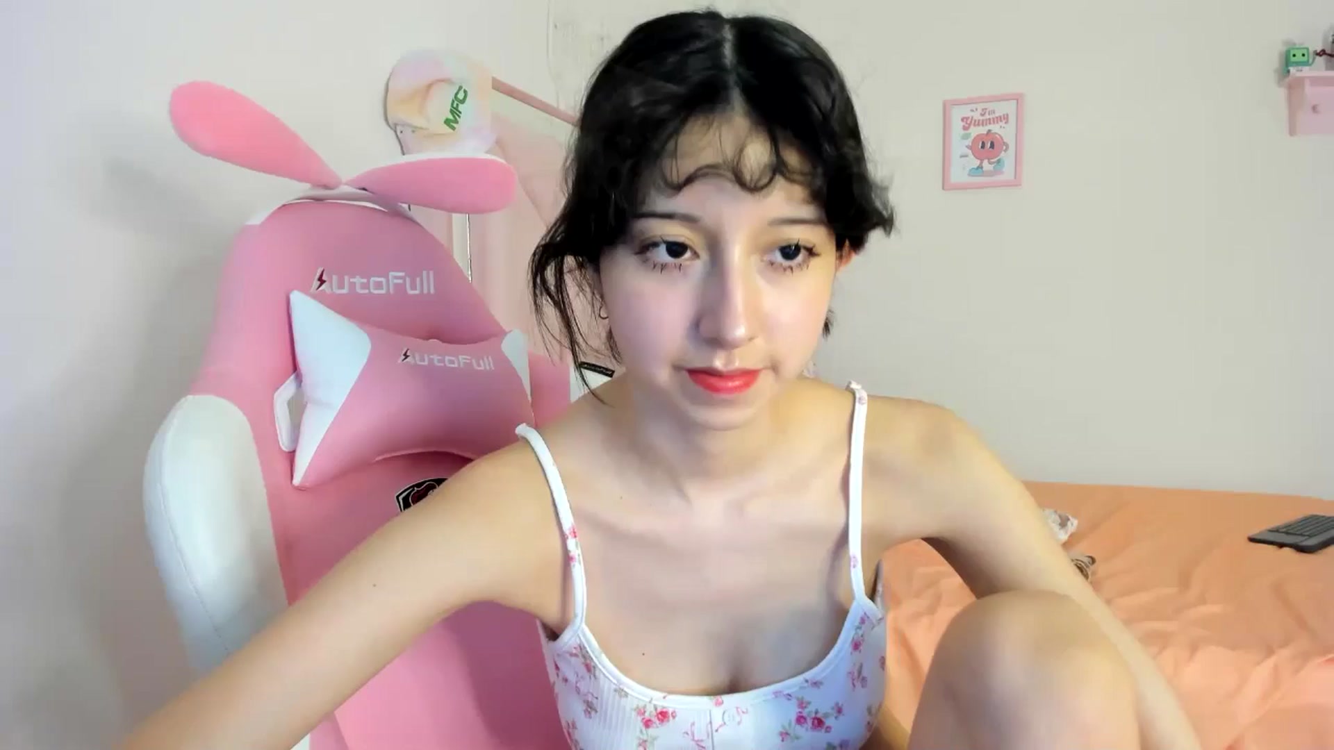Gallery image thumbnail from Cherrycute666's myfreecams stream on, 08/08/2024, 24:02 image 1 of 20