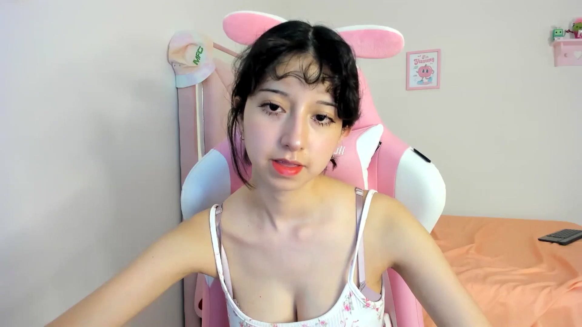 Gallery image thumbnail from Cherrycute666's myfreecams stream on, 08/08/2024, 24:02 image 6 of 20