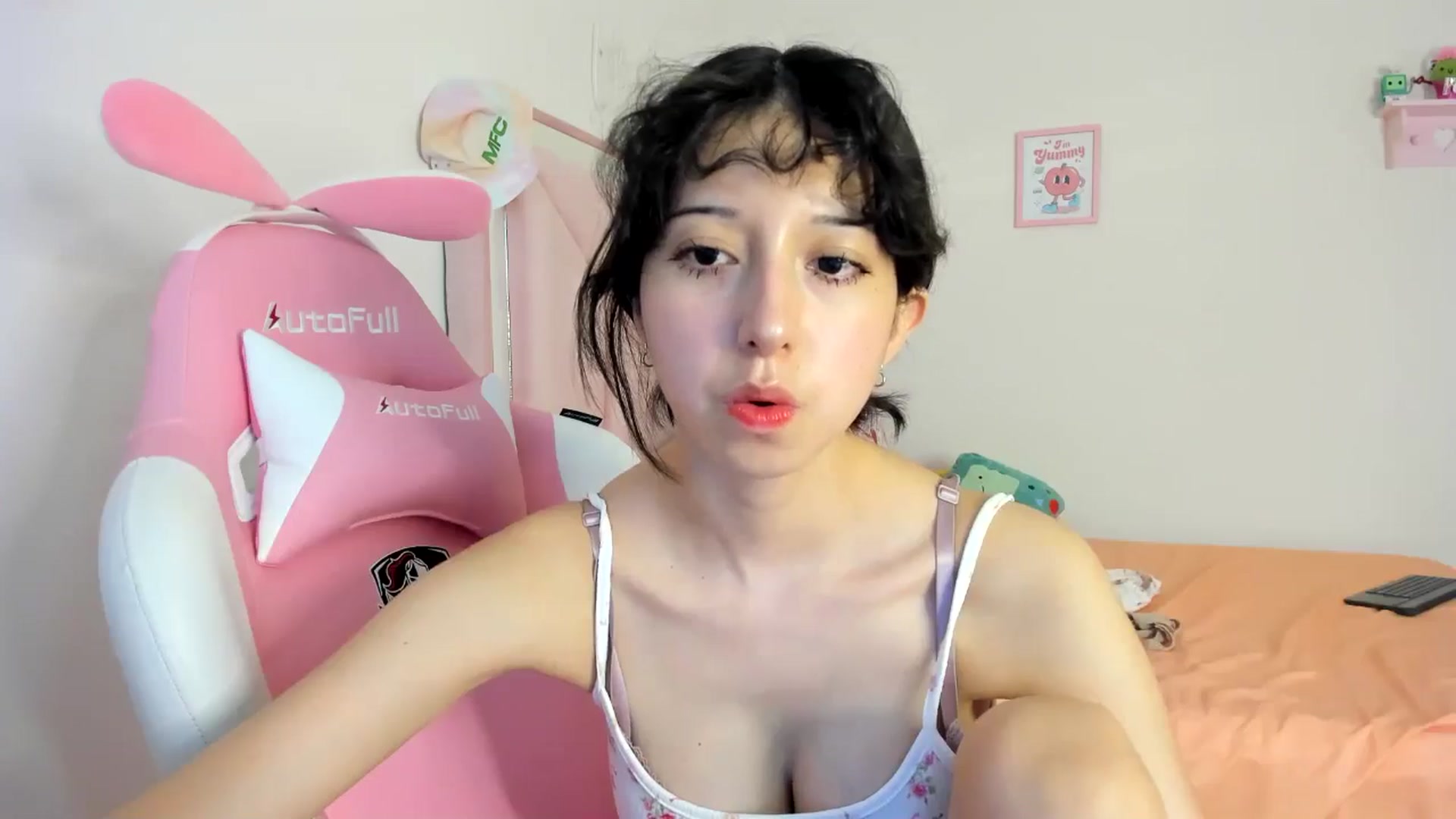 Gallery image thumbnail from Cherrycute666's myfreecams stream on, 08/08/2024, 24:02 image 3 of 20