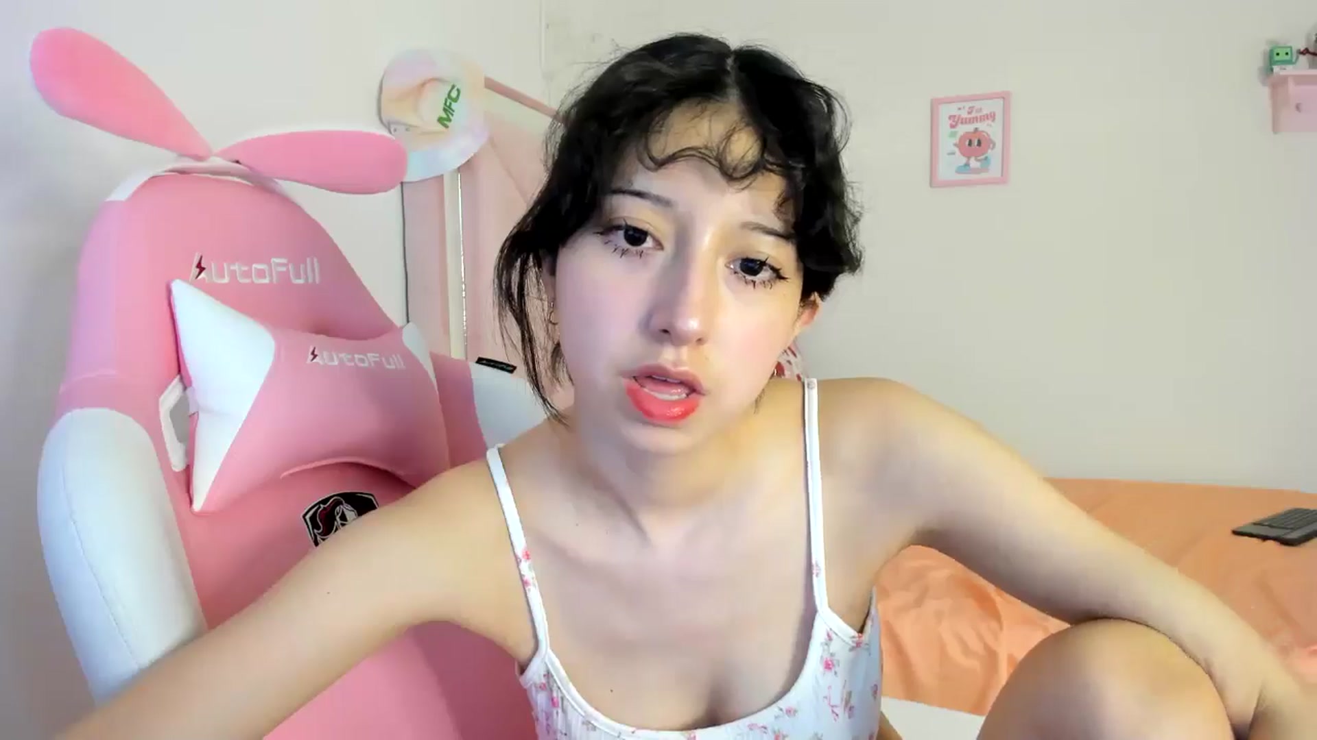 Gallery image thumbnail from Cherrycute666's myfreecams stream on, 08/08/2024, 24:02 image 2 of 20
