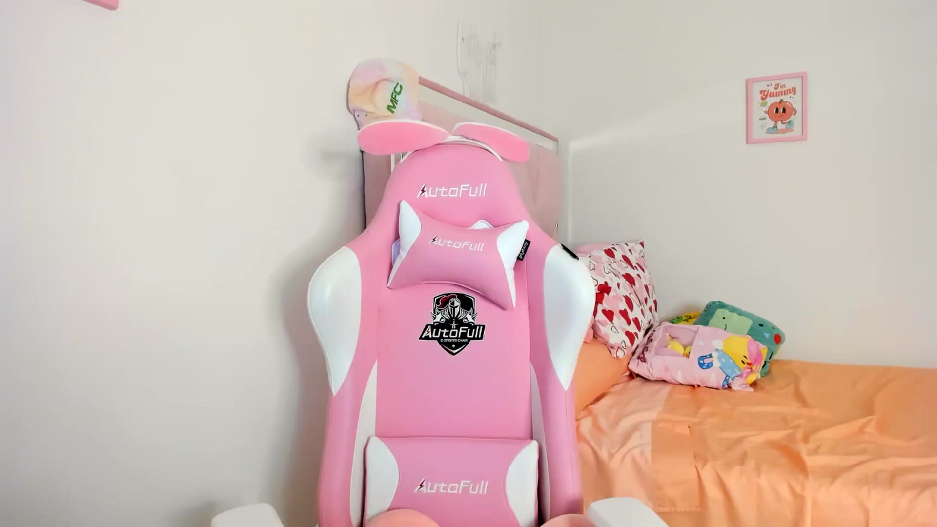 Gallery image thumbnail from Cherrycute666's myfreecams stream on, 08/08/2024, 02:20 image 12 of 20