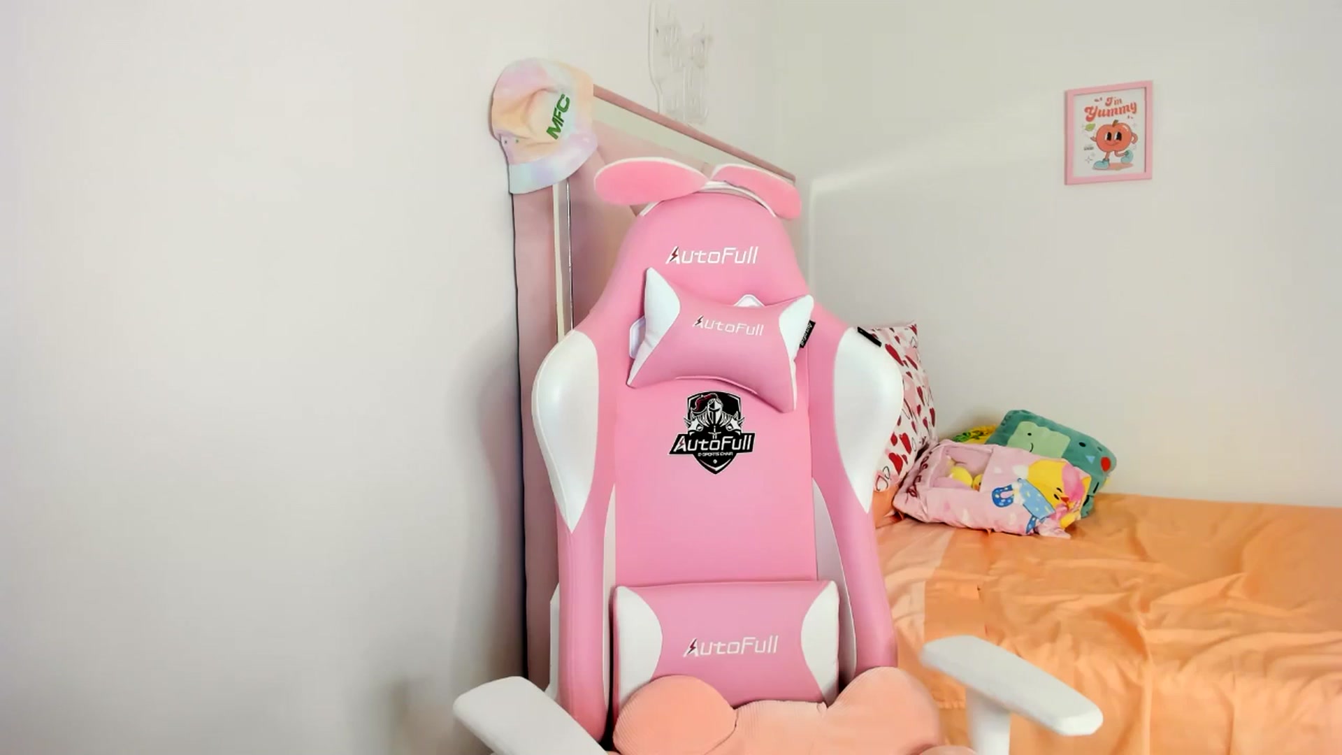 Gallery image thumbnail from Cherrycute666's myfreecams stream on, 08/08/2024, 02:20 image 14 of 20