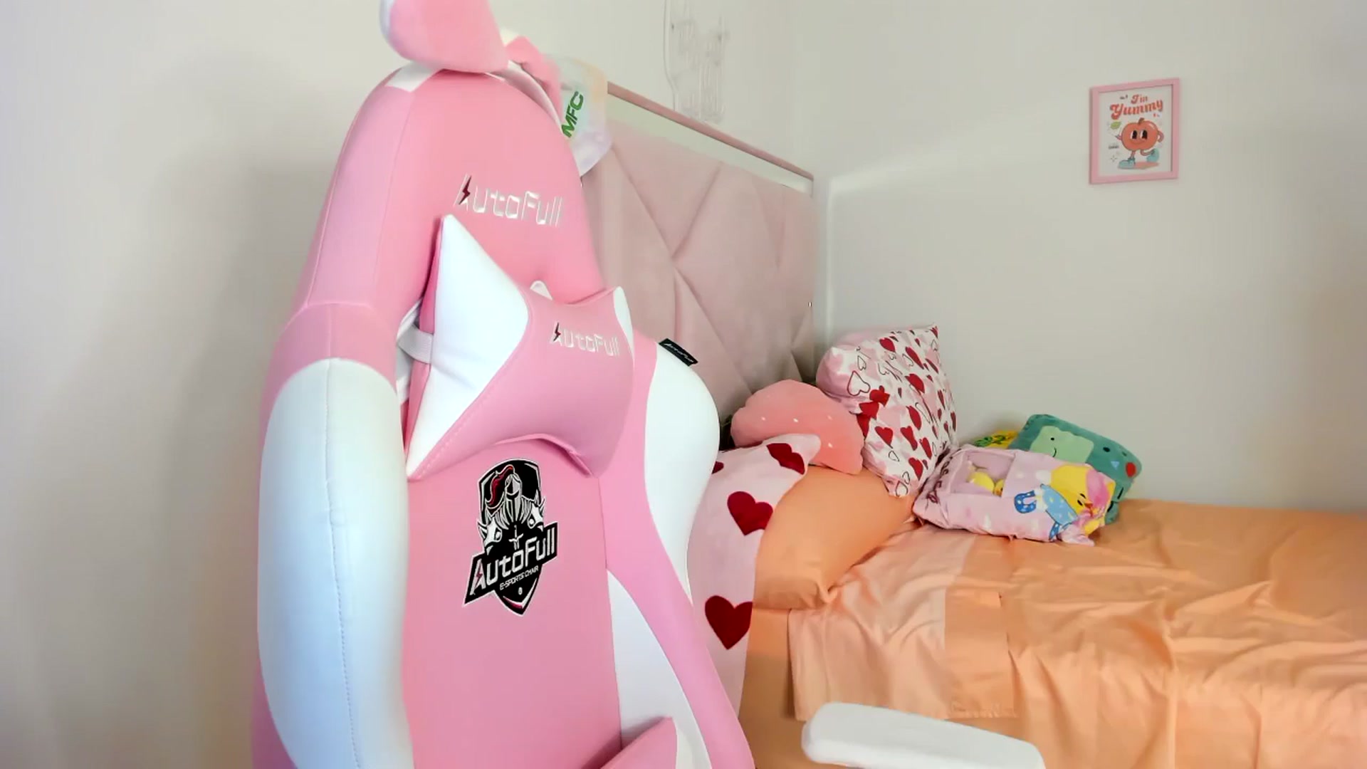 Gallery image thumbnail from Cherrycute666's myfreecams stream on, 08/08/2024, 04:37 image 15 of 20