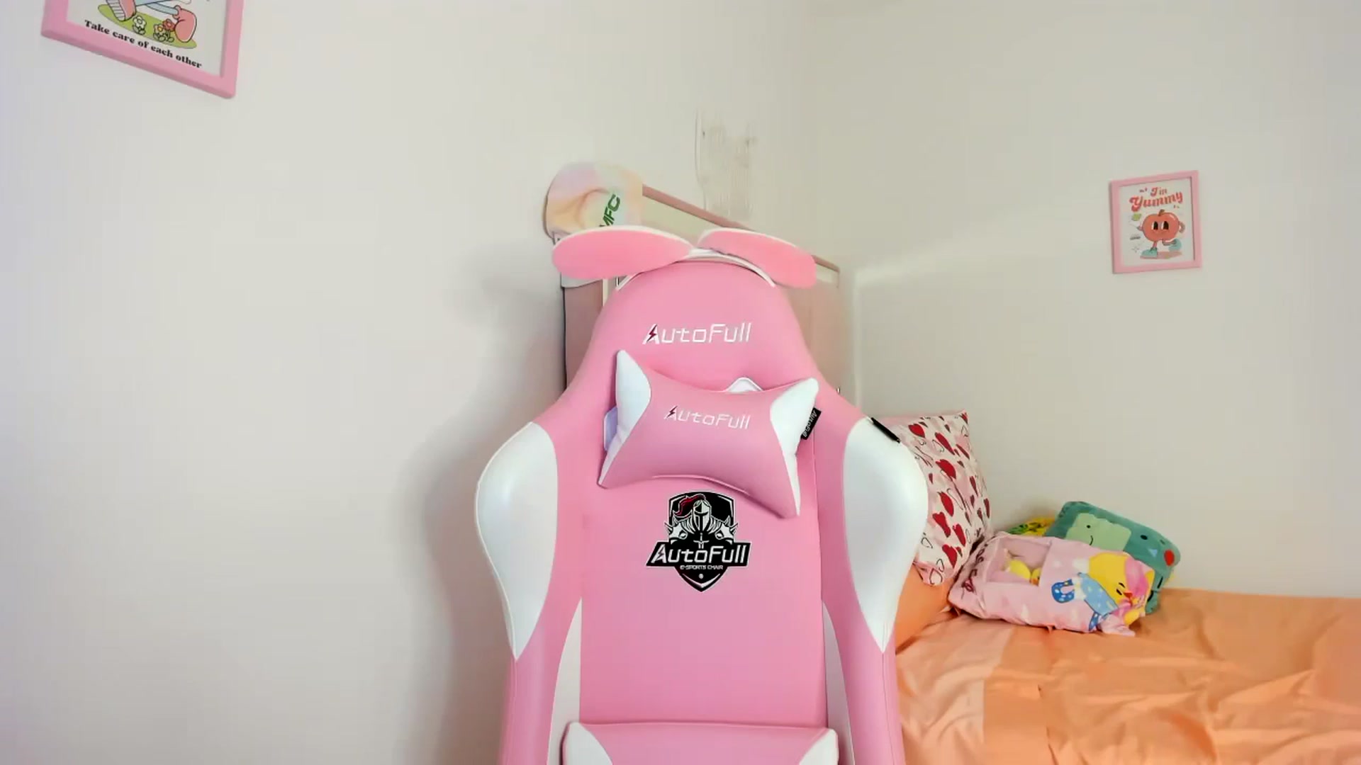 Gallery image thumbnail from Cherrycute666's myfreecams stream on, 08/08/2024, 05:00 image 17 of 20