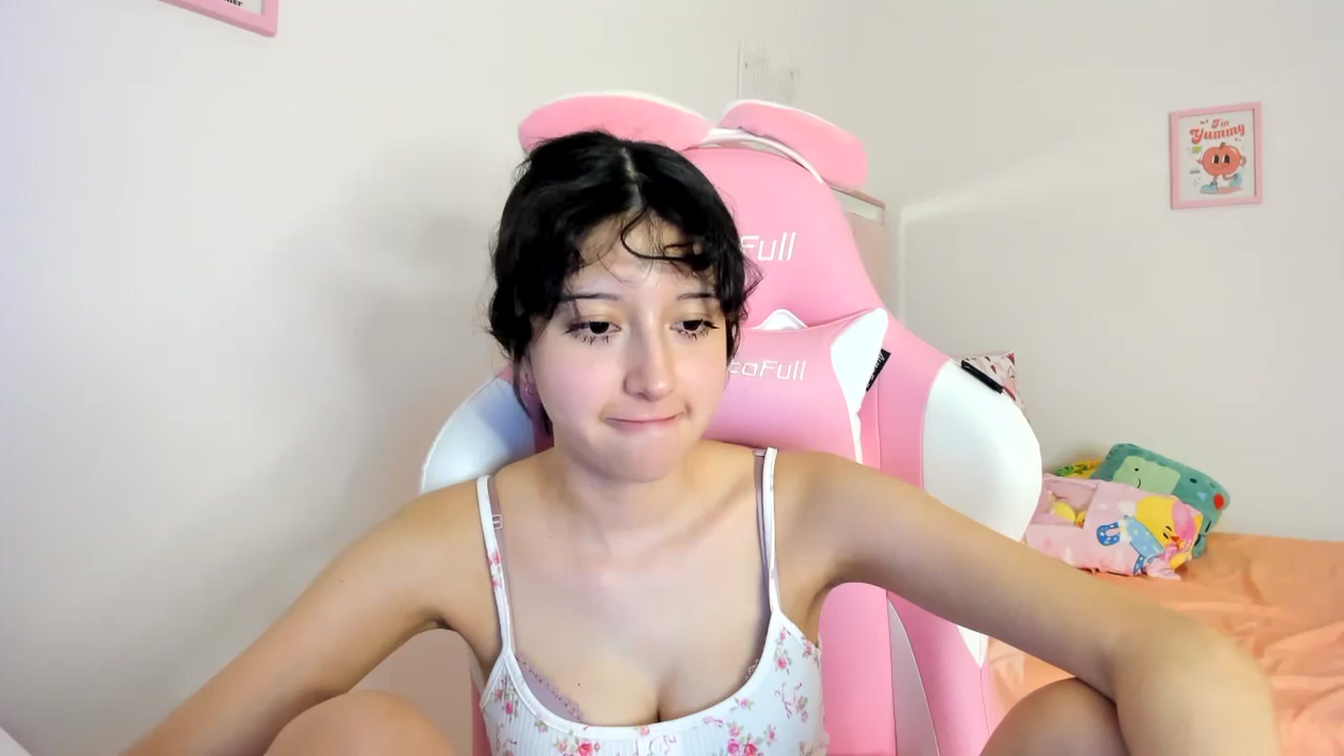 Gallery image thumbnail from Cherrycute666's myfreecams stream on, 08/08/2024, 06:18 image 4 of 20