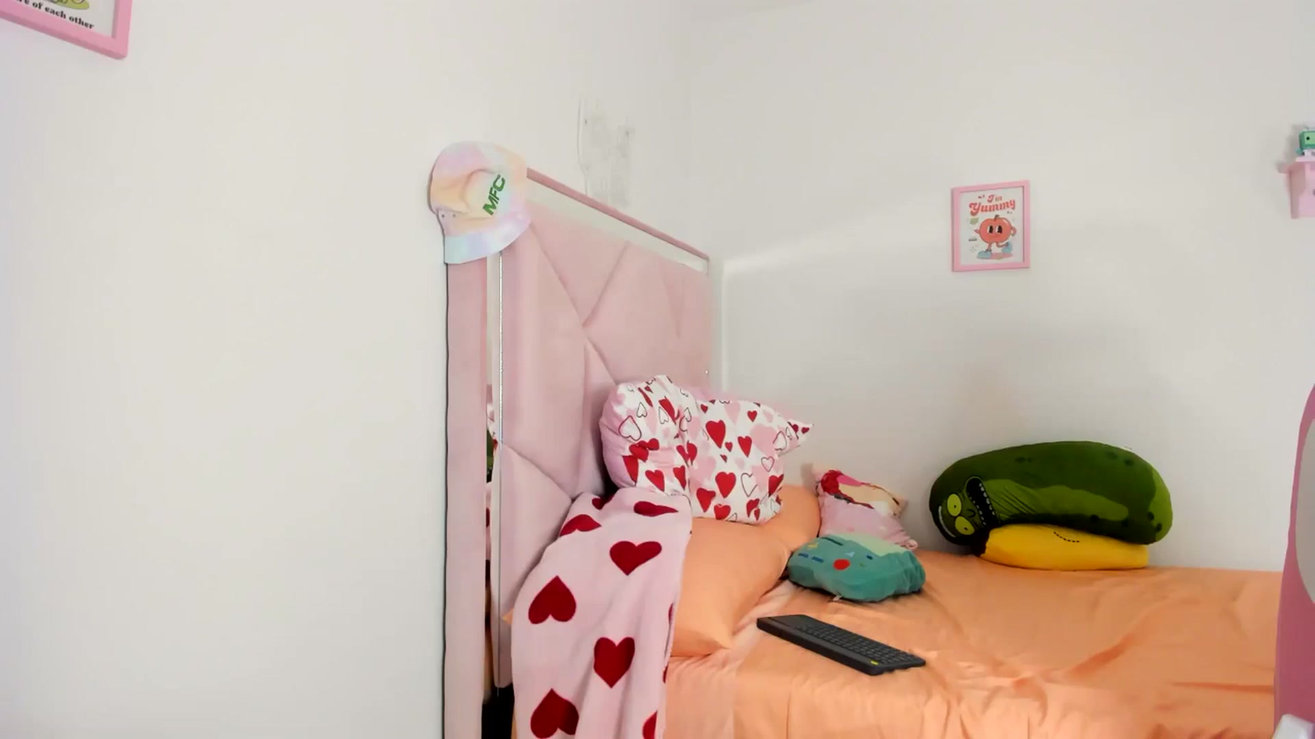 Gallery image thumbnail from Cherrycute666's myfreecams stream on, 08/10/2024, 07:44 image 12 of 20