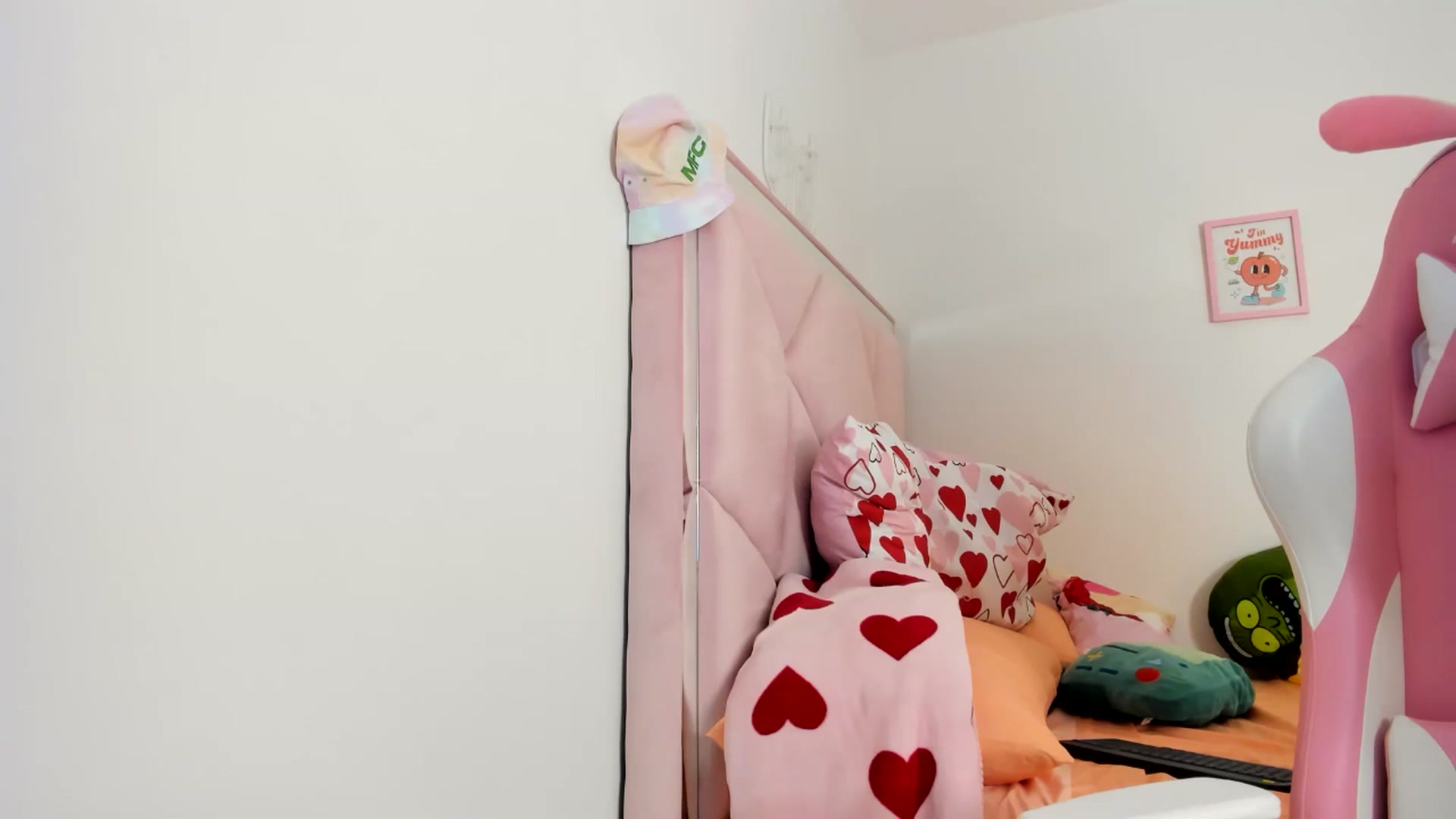 Gallery image thumbnail from Cherrycute666's myfreecams stream on, 08/10/2024, 12:58 image 15 of 20