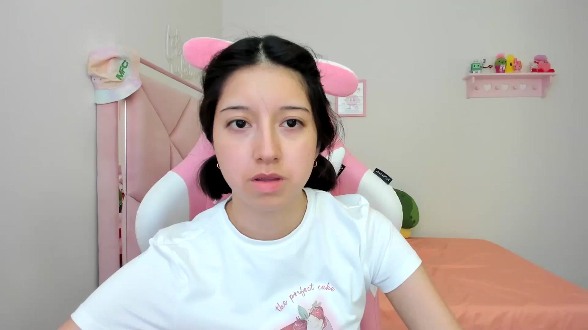 Gallery image thumbnail from Cherrycute666's myfreecams stream on, 08/11/2024, 24:01 image 8 of 20