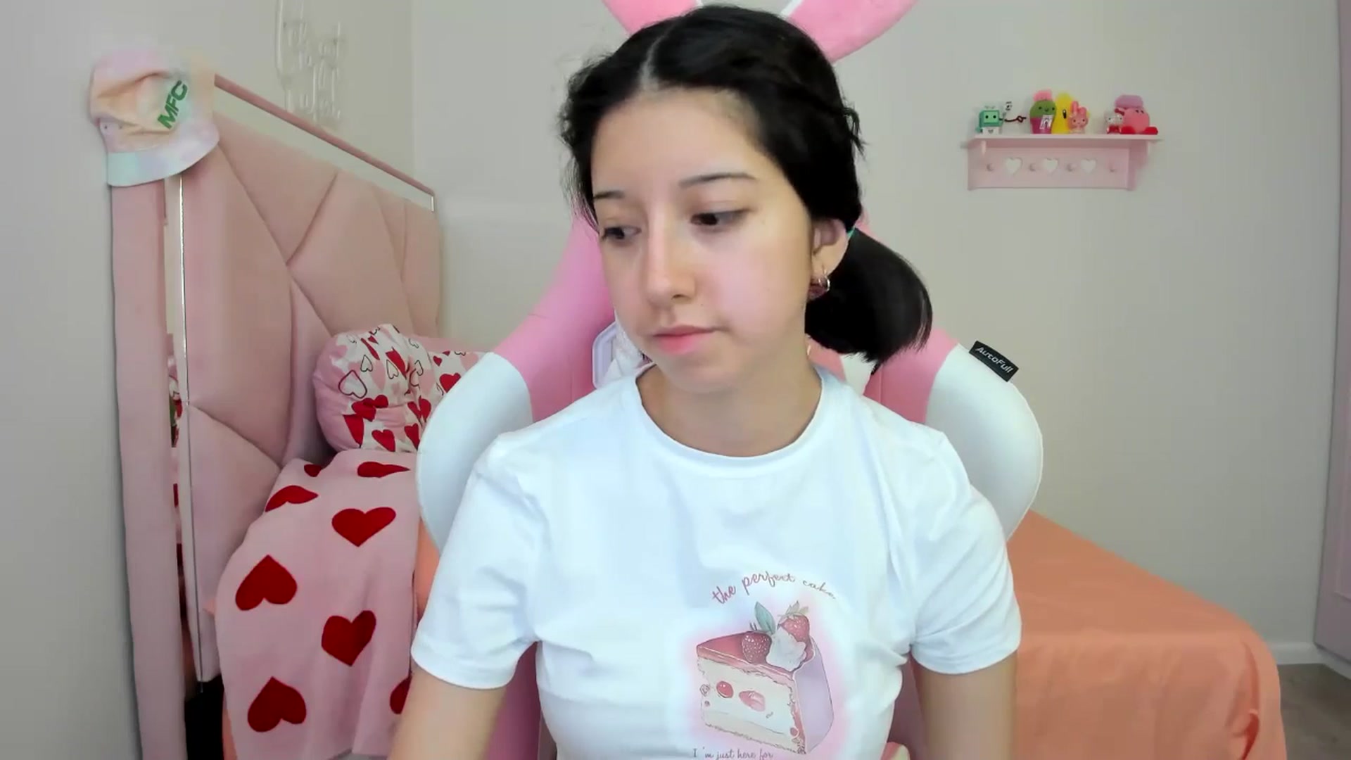 Gallery image thumbnail from Cherrycute666's myfreecams stream on, 08/11/2024, 24:01 image 18 of 20